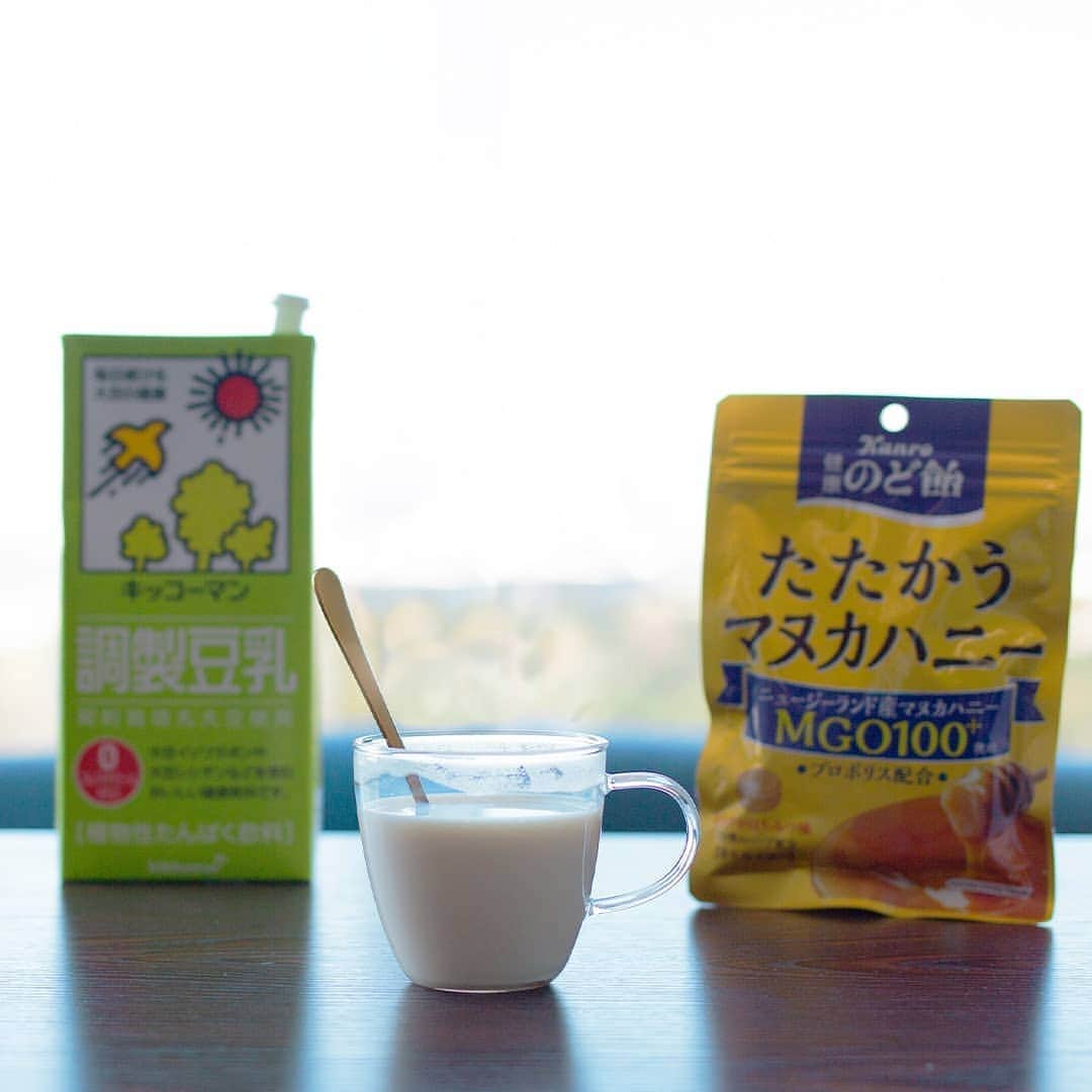 キッコーマン 朝の豆乳習慣キャンペーン公式さんのインスタグラム写真 - (キッコーマン 朝の豆乳習慣キャンペーン公式Instagram)「今日は #のど飴の日 ☕﻿ カンロPR【公式】さん(@kanro_pr )からいただいた「たたかうマヌカハニー」を #ホッ豆乳 に溶かして飲んでみました🎶﻿ ﻿ ほんのり香るはちみつの甘み…🍯﻿ あたたまるし、美味～！﻿ カンロさん、ありがとうにゅう💛﻿ ﻿ #キッコーマン豆乳 #キッコーマン #豆乳 #豆乳大好き #豆乳lover #豆乳男子 #豆乳女子 #豆乳部 #豆乳部員募集中 #豆乳飲む人と繋がりたい #イソフラボン #soymilk #soy #ホットドリンク #リラックス #温活 #アレンジレシピ #豆乳レシピ #簡単レシピ #かんたんレシピ #クラシレシピ #レシピ動画 #homecafe #ホームカフェ #🍯 #のど飴 #ハチミツ」11月15日 15時06分 - kikkoman_tounyu