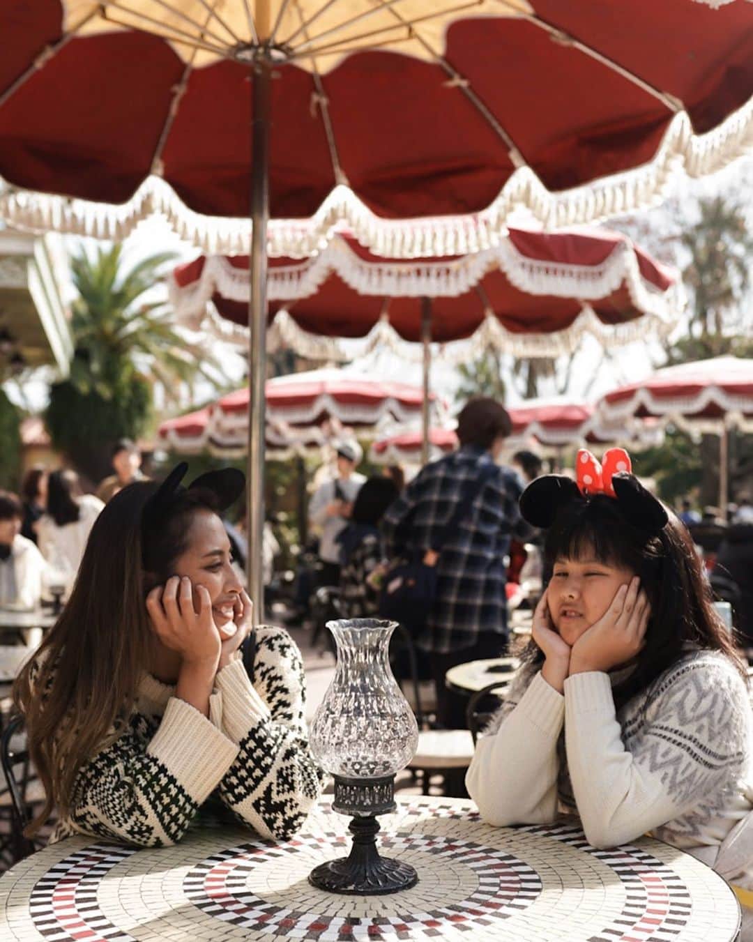 のインスタグラム：「・ ・ @ibuki_shimano とディズニーデート❤️🏰✨ ミッキー&ミニー ・ ・ #デート#date#family#famday#女の子ママ#mama#kids#女の子#girls#小5#小5女子#ママライフ#mamagirl#lifestyle #ディズニー#ディズニーランド#ディズニー好き#Disney#disneygram#disneyphotography#夢の国#disneylife#disneyphoto#クリスマス#Xmas#Christmas#Photo#MerryChristmas#happy」