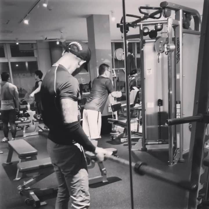 haruのインスタグラム：「  トレ欲求強め 理想の体目指して…。   #warkout#training」