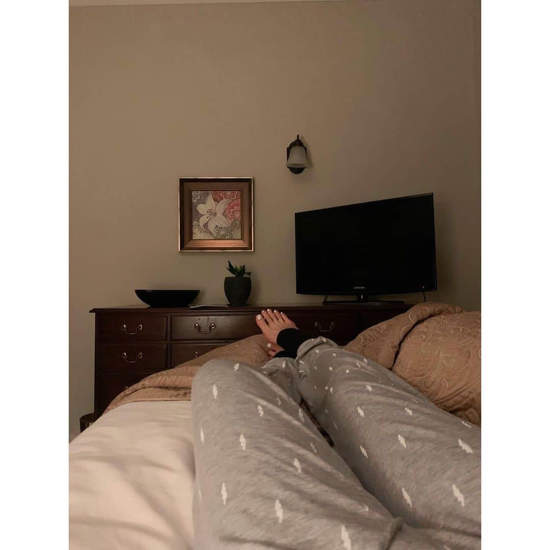 佐藤優津季のインスタグラム：「時差ボケとか一切なくちゃんと眠い… おやすみ😂💤」