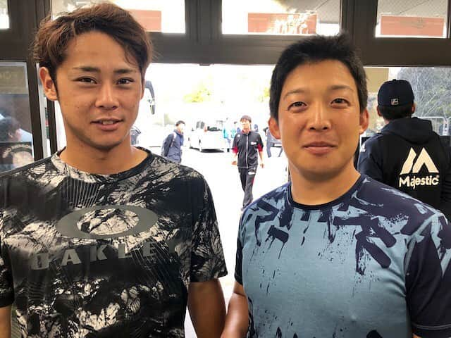 千葉ロッテマリーンズさんのインスタグラム写真 - (千葉ロッテマリーンズInstagram)「ポニョ菅野選手と平沢選手！ #千葉ロッテマリーンズ #chibalotte #鴨川秋季キャンプ #菅野剛士 #平沢大河 #キャンプおつかれさまシリーズ」11月15日 15時41分 - chibalotte