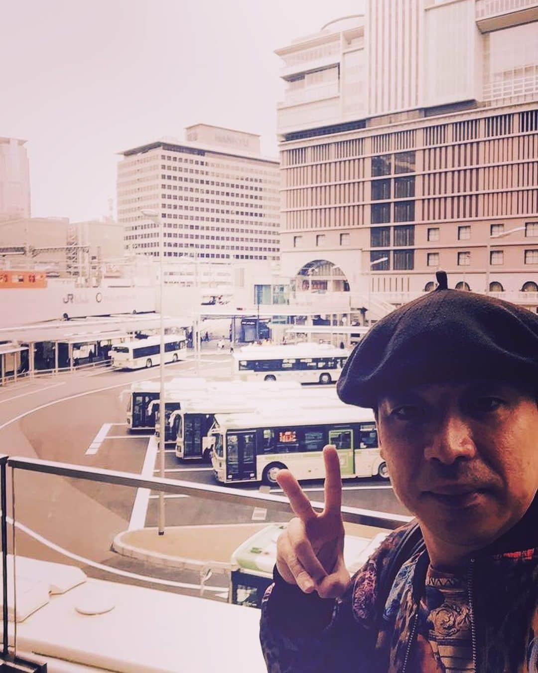 美川憲二さんのインスタグラム写真 - (美川憲二Instagram)「大阪よ〜🚅💨💨😃✌️ 大阪駅、梅田周辺をふらりんこ‼️☺️☀️☀️🍁🍁🍂🍂 #大阪駅  #梅田  #ふらりんこ  #美川憲二 #ものまね」11月15日 15時52分 - mikawakenji