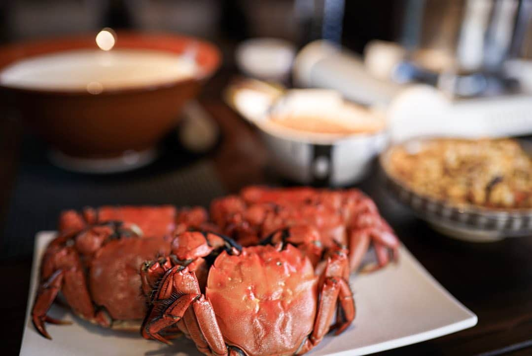 島野ミキさんのインスタグラム写真 - (島野ミキInstagram)「・ ・ Authentic Oita ～大分の「食」と「農村民泊」の饗宴 in 坐来～ のイベントにご招待して頂きました🍱 大分で取れた貝殻などを使ってのキーホルダー作りや 大分の海と山の幸、蟹や貝、エビ、ウニや山菜を使った料理がどれも美味しくて大分の魅力が詰まったイベントでした♡ @airbnb から予約できるみたいなので 大分の田舎に泊まって#食の旅 に出かけてみてわ❤︎ ・ ・ #authentic_oita#大分県#eat#農村民泊#ana#エアビー#trip#招待#地元食材#田舎#traveler#travel#旅#食#田舎に泊まろう#旅行#国内旅行#日本#Japan#海鮮料理#食べログ#食レポ#大分グルメ#大分観光#大分旅行#宿#民宿#坐来大分#airbnb」11月15日 16時27分 - miki_shimano