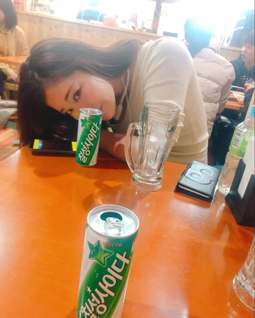河瀬杏美のインスタグラム：「題『僕と彼女と深夜の韓国飯』w * * #新大久保 #チルソンサイダー #キムマリ #ポッサム #ラーメン #上からよんでもトマト」