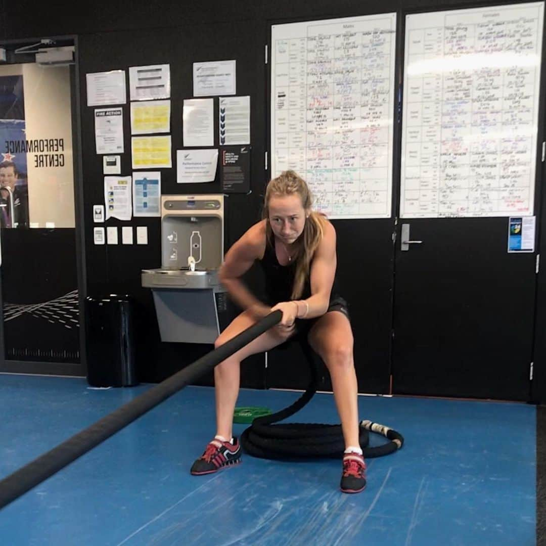 Tori Peetersさんのインスタグラム写真 - (Tori PeetersInstagram)「Getting it done and rounding off another week of hard yaka with @jtotherat 🥴🥴 #ontothenext . . . . . #girlsatwork #earnthefern #grinding #sledpulls #bricks #trackandfield #throwernation #throwersunite #hammerthrow #javelinthrower #poweredbypics」11月15日 16時39分 - tori_peeters60