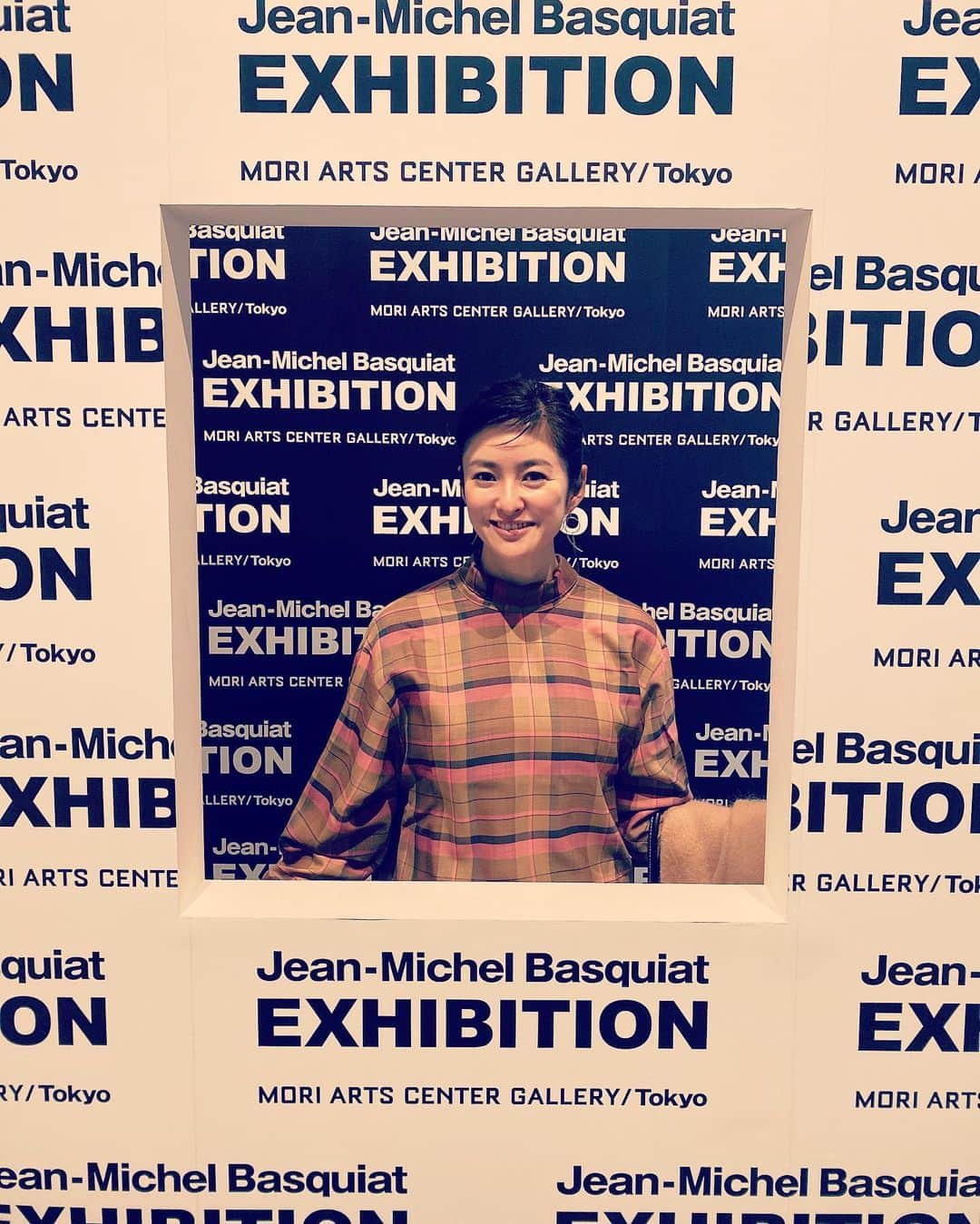のインスタグラム：「駆け込み❤︎ バスキア展 やっと行けたー✨ 17日 日曜日までなので  まだの方は週末のお出かけにぜひ☺︎ #バスキア展 #ジャンミッシェルバスキア  #jeanmichelbasquiat」