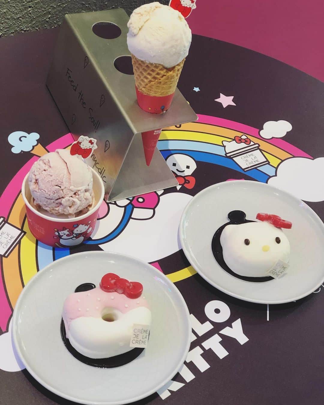 YingTzeさんのインスタグラム写真 - (YingTzeInstagram)「🌟 Hello Kitty 45th Anniversary x Creme De La Creme 🌟 Do you like cute desserts ?🧁 ✨ Hello Kitty Themed Desserts to celebrate her 45th Anniversary !  It’s a special collaboration with @mycdlc for limited time only. ❤️ ( swipe left for Hello Kitty Desserts ) _ Tag your Hello Kitty lover friends in the comment . ❤️ Sharing is caring ! #blessed #hellokitty #hellokitty45  #hellokitty45thanniversary #hellokittylover #dessert」11月15日 16時46分 - yingtze