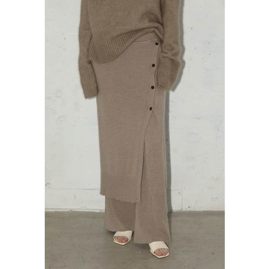 lifes_officialさんのインスタグラム写真 - (lifes_officialInstagram)「✔️NEW Wraparound Knit Skirt ¥22,000- スカートとパンツがドッキングされたニットスカート。 フレアパンツに同素材のスカートを巻いたデザインは他になく、 シンプルなアイテムを合わせるだけでお洒落なスタイリングに。 . . . #lifes #todayful #fashion #1115発売」11月15日 16時56分 - todayful_