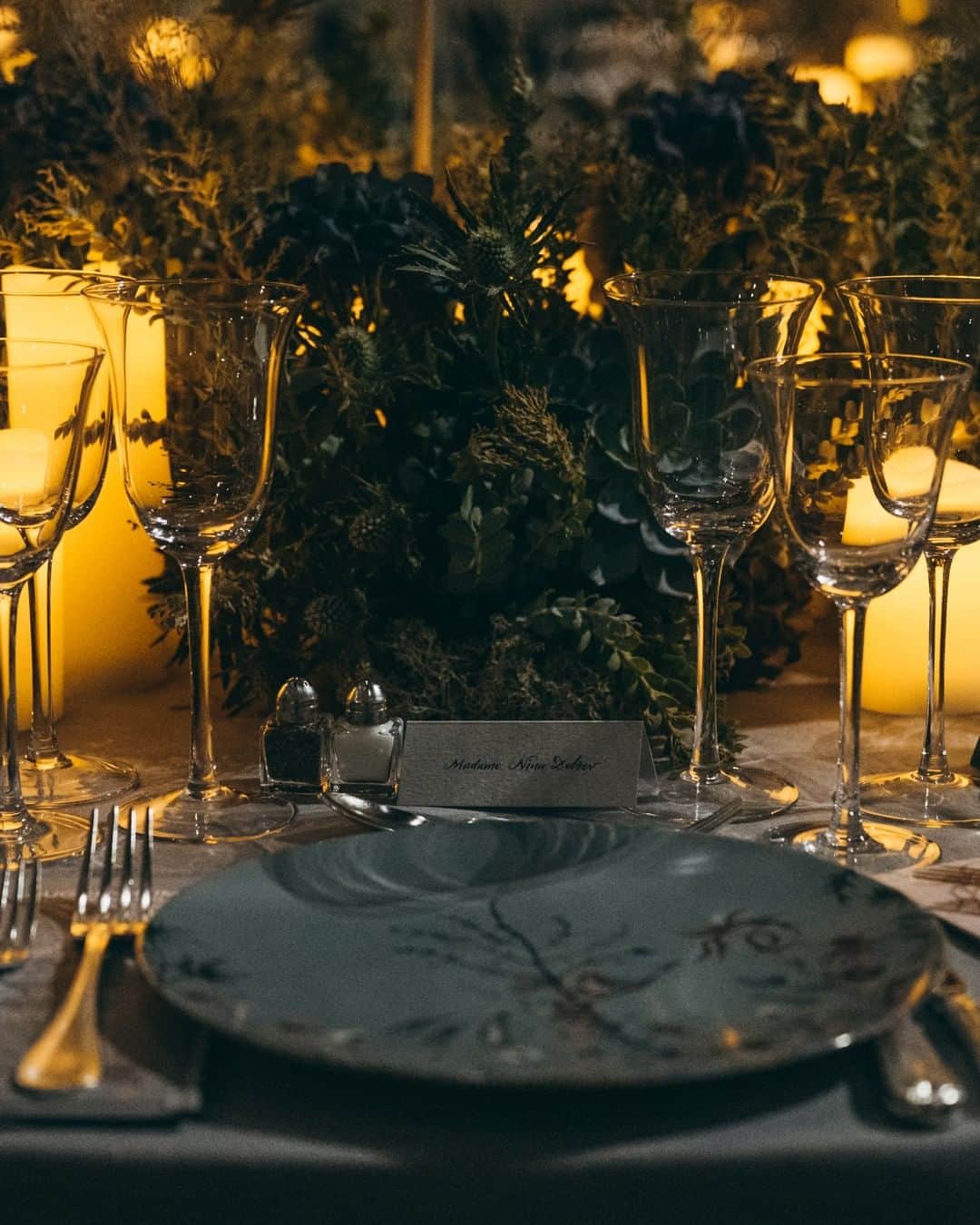 クリスチャンディオールさんのインスタグラム写真 - (クリスチャンディオールInstagram)「All is magically quiet before guests arrive at the @Guggenheim for the second and final night of the annual gala, as the latest designs by @CordeliadeCastellane for #DiorMaison decorate tables in the museum's celebrated rotunda.⁠ #GIG2019⁠ © @BleuManet⁠」11月15日 17時00分 - dior