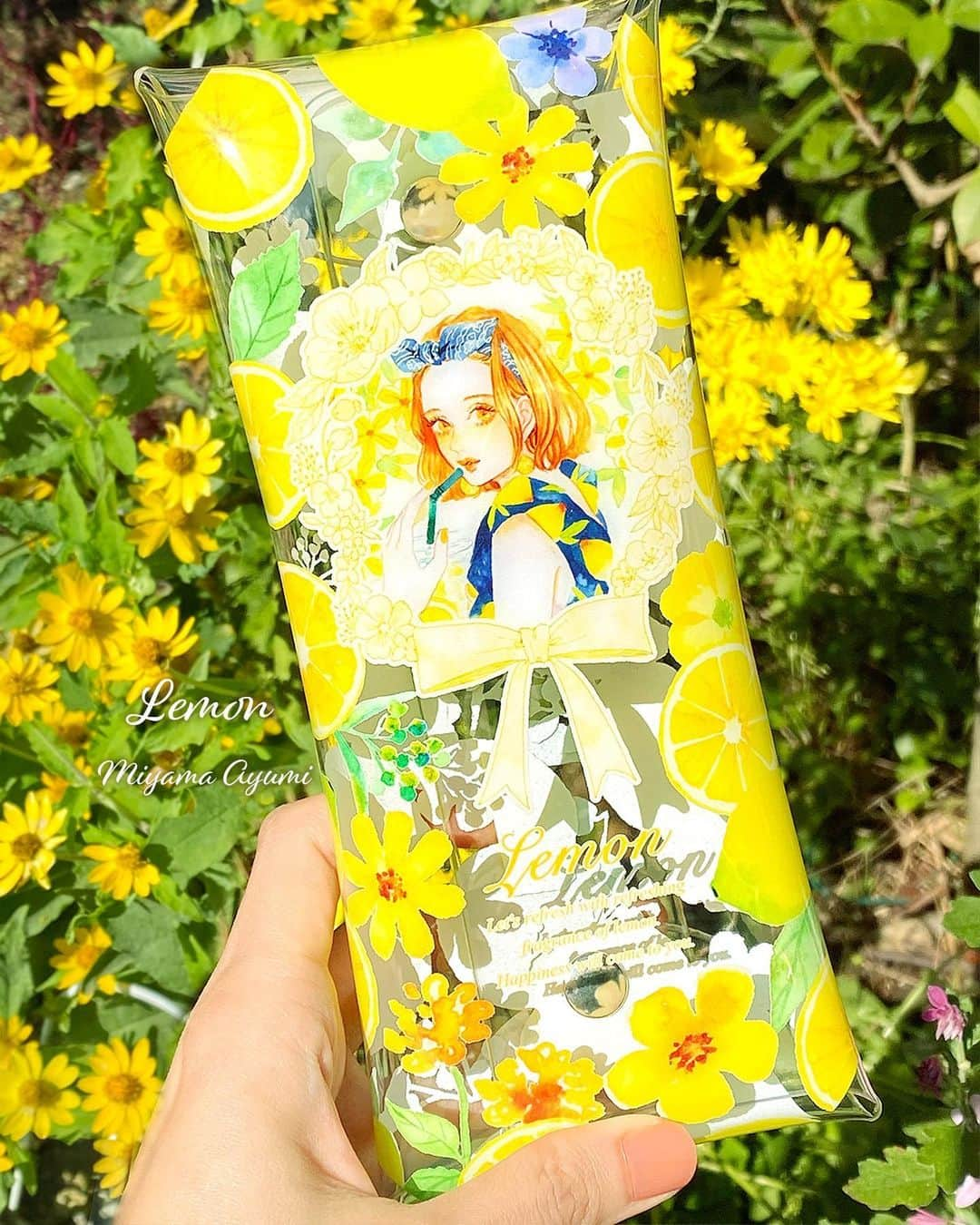 miya(ミヤマアユミ)さんのインスタグラム写真 - (miya(ミヤマアユミ)Instagram)「クリアマルチケース新作LemonとAquamarineできました✨ぷっくり透明で綺麗です 全7種類です。(デザフェスではヒマワリは少なめです🌻)。 【デザインフェスタ】 会場:東京ビッグサイト西2ホール ブース:A-354, A-355 出展日:11/16(土)、17(日)両日 出展名:miya  #artwork #art #illust #illustration #draw #illustrator #イラスト #イラストレーター #落書き #miyamaayumi #ミヤマアユミ #watercolor #水彩 #手描き #手書き #アナログ #アナログイラスト #イラストグラム #いらすとぐらむ　#デザインフェスタ　#デザフェス50」11月15日 17時11分 - miya78pic