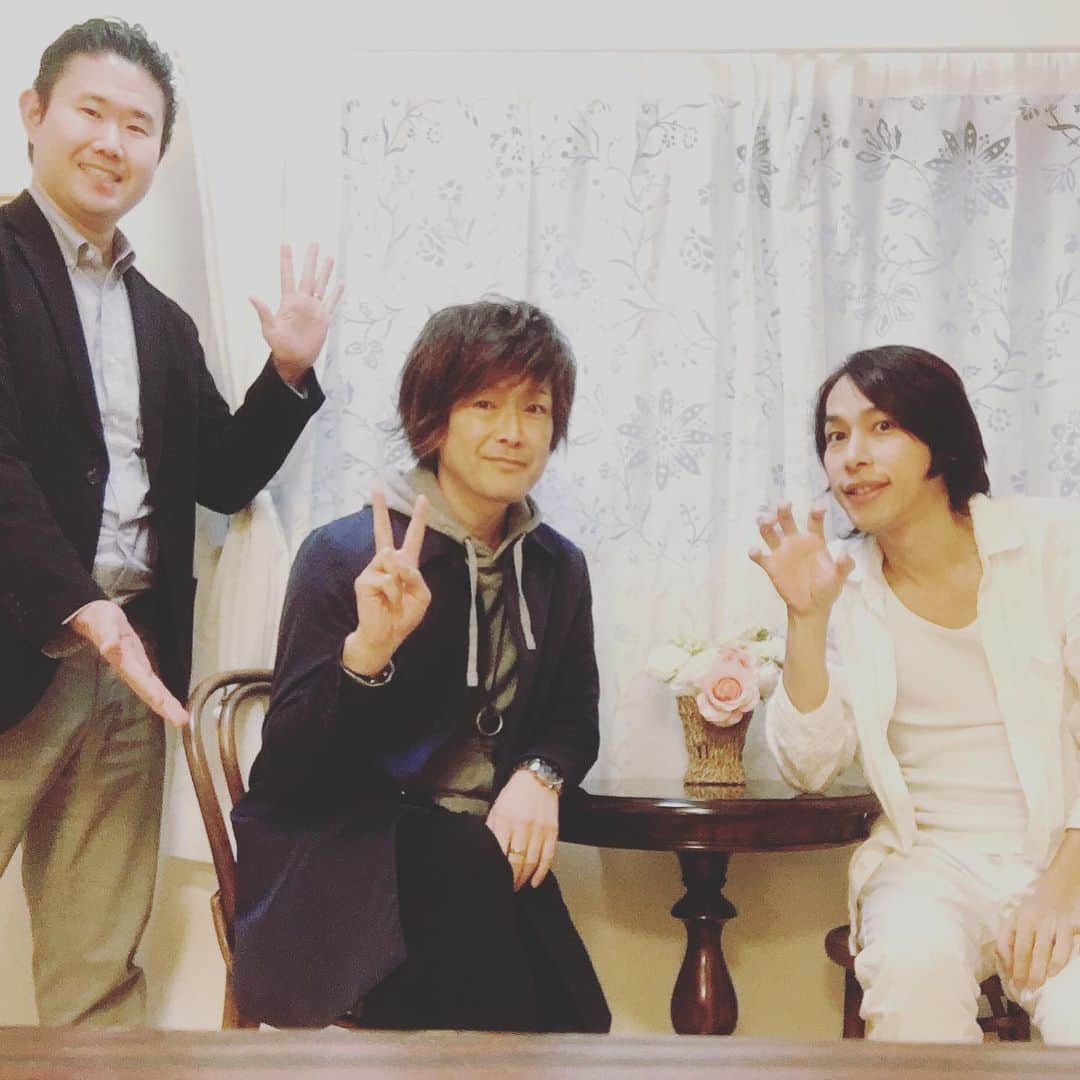 谷本貴義さんのインスタグラム写真 - (谷本貴義Instagram)「サブカル研究所収録♪ 次回ゲストは3週にわたり高橋秀幸さんです！ 毎週水曜日 20:00〜  #サブ研 #tokyostarradio #サブカル研究所 #高橋秀幸」11月15日 17時04分 - tanimoto_tak