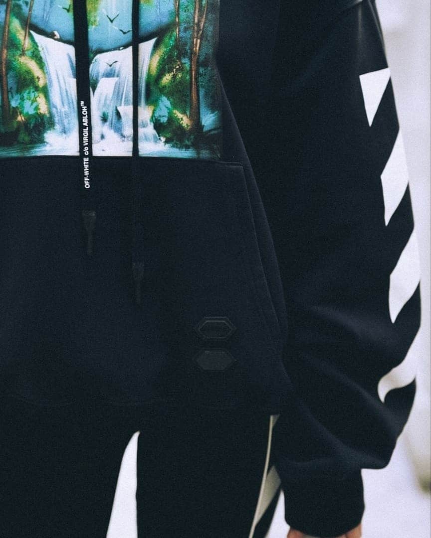 OFF-WHITE C/O VIRGIL ABLOHさんのインスタグラム写真 - (OFF-WHITE C/O VIRGIL ABLOHInstagram)「Off-White™ diag waterfall over hoodie now available online and at @off___white__paris store」11月15日 17時04分 - off____white