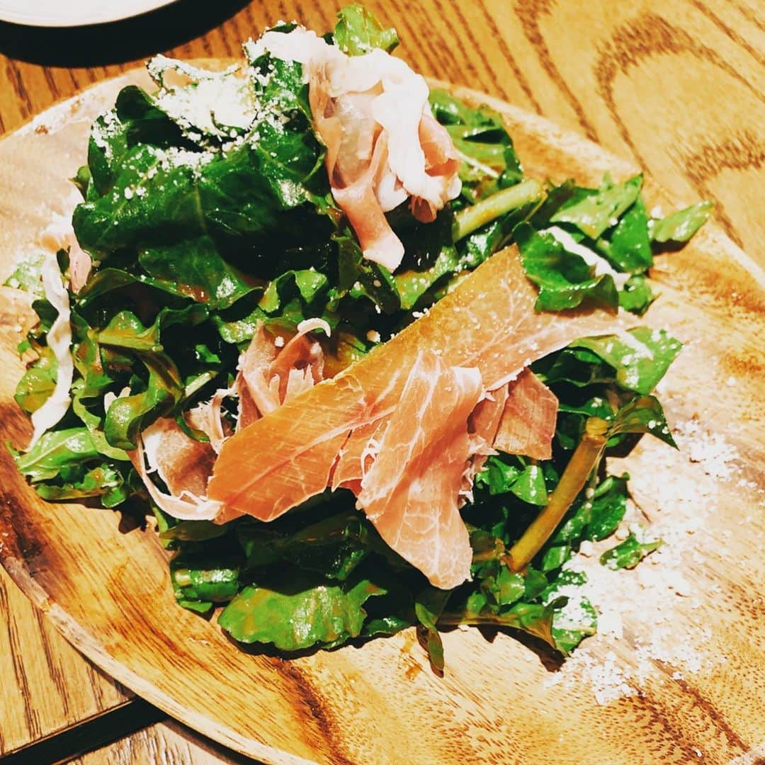 三浦加納子さんのインスタグラム写真 - (三浦加納子Instagram)「代官山 VEGGIE FARM TOKYOのオープニングに招待して頂きました✨ 全ての野菜がオーガニックのダイニングレストランです。 ケール鍋、初めて食べました！クセが全然無くて美味しかった❣️ヘルシー過ぎてお腹いっぱい食べても罪悪感ゼロ😉  すぐるくん @suguru_nikuyarou ありがとうございました😊  @veggiefarm_tokyo  #veggiefarmtokyo #nslounge」11月15日 17時08分 - kanakomiura