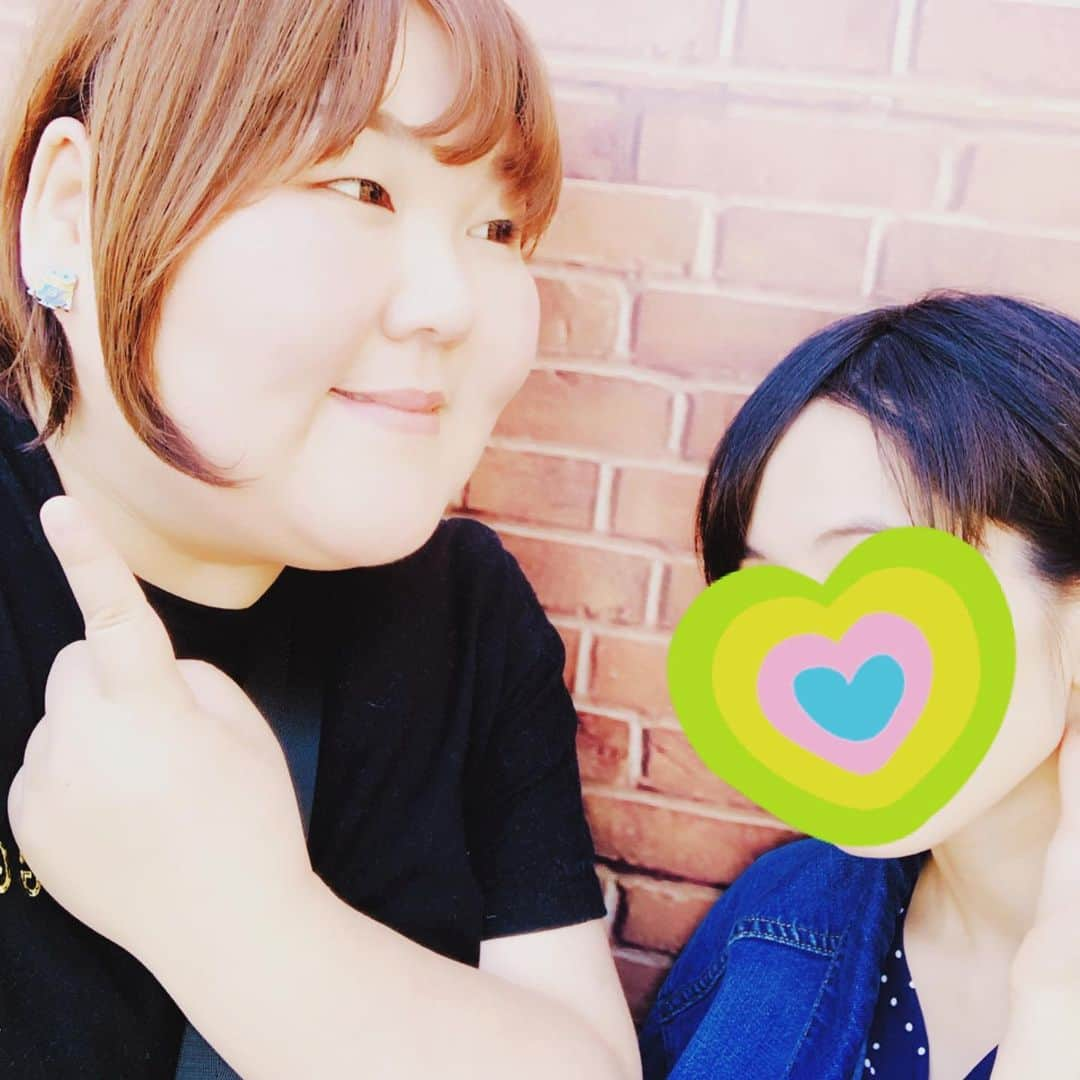 柏崎桃子さんのインスタグラム写真 - (柏崎桃子Instagram)「初ユニバに行った時の。  案外、どんな乗り物にでも乗れることを発見した40歳と3ヶ月の私。  #ユニバーサルスタジオジャパン  #universalstudiosjapan  #universalstudios  #ミニオン  #アクセサリー #かわいい #バイオハザード  #biohazard  #game #ゲーム #アトラクション  #ハロウィン #もうハッシュタグめんどくさいから普通に書くけども、結局ユニバ楽しかった！バイオハザードの世界に入れた！ファンとしてはたまらん！女の子みんな泣いてるから励ましてたら真後ろにゾンビいたけど『あら大変』つーて笑ってしまった。すいません。て言うお話。 またユニバ行きたい！」11月15日 17時24分 - momoko_kashiwazaki