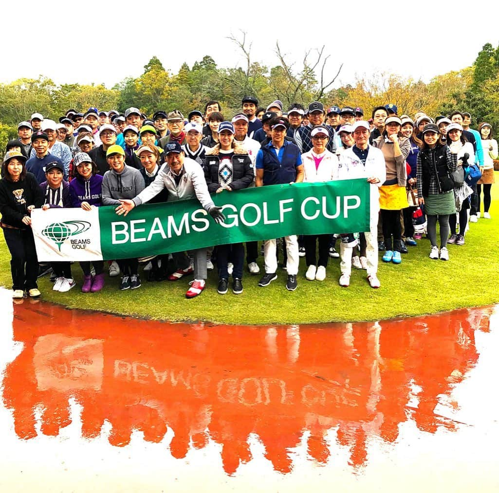 吉田玲奈さんのインスタグラム写真 - (吉田玲奈Instagram)「昨日はBEAMSGOLF CUP⛳️2019😋朝の雨をスタートまでに吹き飛ばす快晴のゴルフ日和となり、セーターを脱いでラウンド⛳️古閑美保プロとのニアピン対決は今年も乗らず💧堀尾研二プロと勝又優美プロとのニアパット対決も微妙な距離を残す残念な結果😂ご一緒したメンバーのゴルフの上手さにとても勉強になり楽しかったです😋👍今年の賞品が更に豪華に⤴️😍参加賞も毎年豪華なので、まだ参加したことがない方々には是非来年のご参加お待ちしてますー⛳️ご参加下さった皆様とスタッフの皆さん本当にお疲れ様でした💕ありがとうございました😘 #スコアは聞かないで #😭 #ビームスゴルフ  #BEAMSGOLF #ゴルフコンペ　#beamsgolfcup #beamsgolfブロガー ＃ゴルフウェア#ゴルフウェアコーデ #みんなのウエアコーデ　#ゴルフ女子#ゴルフ男子#コンペの商品が豪華#優勝者には　#渋野日向子　#サイン入り優勝ポロシャツ　#羨ましい　#reinagolf」11月15日 17時39分 - reina.yoshida.ciel.1218