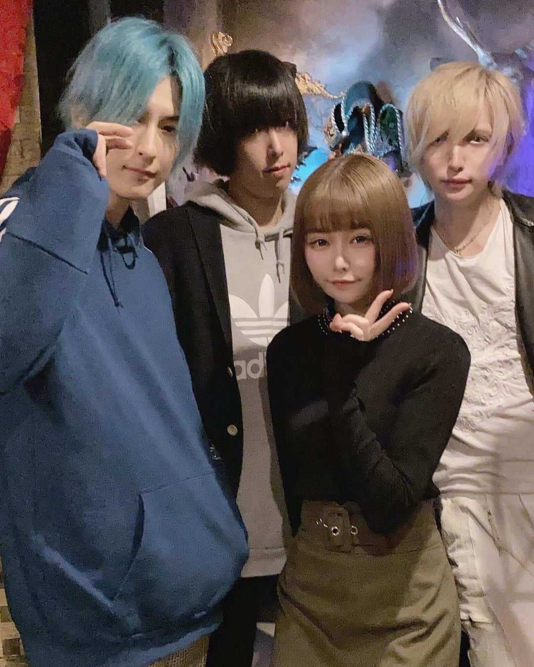 MiA のインスタグラム：「レコーディングでした！ S!Nさんと戦慄かなの(ZOC. femme fatale)さんに作った曲歌って頂きました！‬ ‪詳細はまた⚜‬ ‪ギターも弾きます。(まだギター録ってないけど。笑)‬」