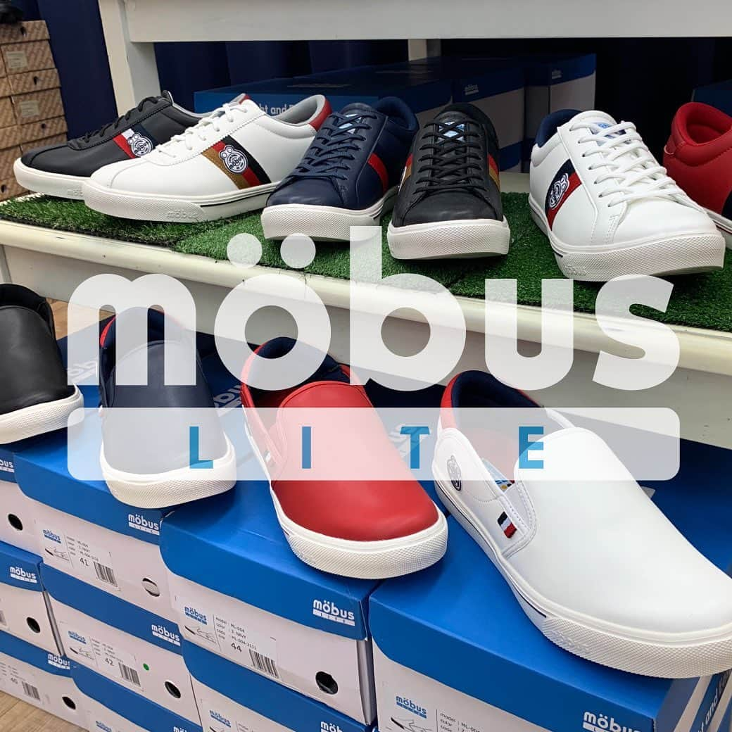 Mobus Footwearさんのインスタグラム写真 - (Mobus FootwearInstagram)「mobus LITE 大人気です！  10月に発売を開始したドイツブランドmobus最軽量スニーカーシリーズ 早くも大人気です！  特にお問い合わせの多い関東地方の店舗リストをお届けします！ 今週末はお近くのモーブスライト取り扱い店へ！ ＠mobusfootwear @mobusshop @chiyoda.official @shoeplaza.chiyoda   #mobus﻿ #モーブス #mobussneaker #モーブススニーカー﻿ #ドイツ #mobusofficial #mobuslite  #チヨダ #chiyoda #おしゃれさんと繋がりたい ﻿ #足元倶楽部 ﻿ #スニーカー女子﻿ #スニーカー好きな人と繋がりたい #足元クラブ﻿ #ファッション部 ﻿ #スニーカー男子 ﻿ #スニーカー同好会﻿ #スニーカー好きと繋がりたい ﻿ #kicks ﻿ #kickstagram﻿ #コーデ ﻿ #コーディネート ﻿ #カジュアルコーデ﻿ #スニーカーコーデ ﻿ #秋コーデ ﻿ #足元コーデ﻿ #カジュアルファッション ﻿ #キックス ﻿ #スニーカー大好き ﻿ #シューズ ﻿」11月15日 17時42分 - mobusofficial