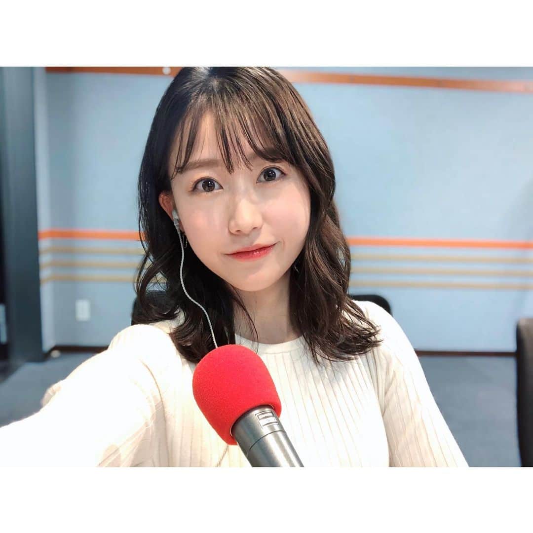 のインスタグラム：「収録day📻✨ ⁑ アシスタントを務めさせていただいている、 ラジオNIKKEI 「菅下清廣のMarket World Vision」 今回のゲストは、 株式会社ネットマーケティング 代表取締役宮本邦久さんにお越しいただきました！ 11月18日(月)朝8:35〜放送です🙌 ぜひお聴き下さい☺️ ⁑ さらに！ 11月25日(月)放送の、 ラジオNIKKEI 「相場師朗の株は技術だ！」も収録しました🙌 素敵なゲストをお迎えしたので、こちらも放送をお楽しみに😉❤️ ⁑ 収録を終えて、ただいま移動中🏃‍♀️ この後は打ち合わせです✨ ⁑ ⁑ #ラジオNIKKEI #ラジオ#radio#radiko #マーケット#株 #まりなる#津田麻莉奈」