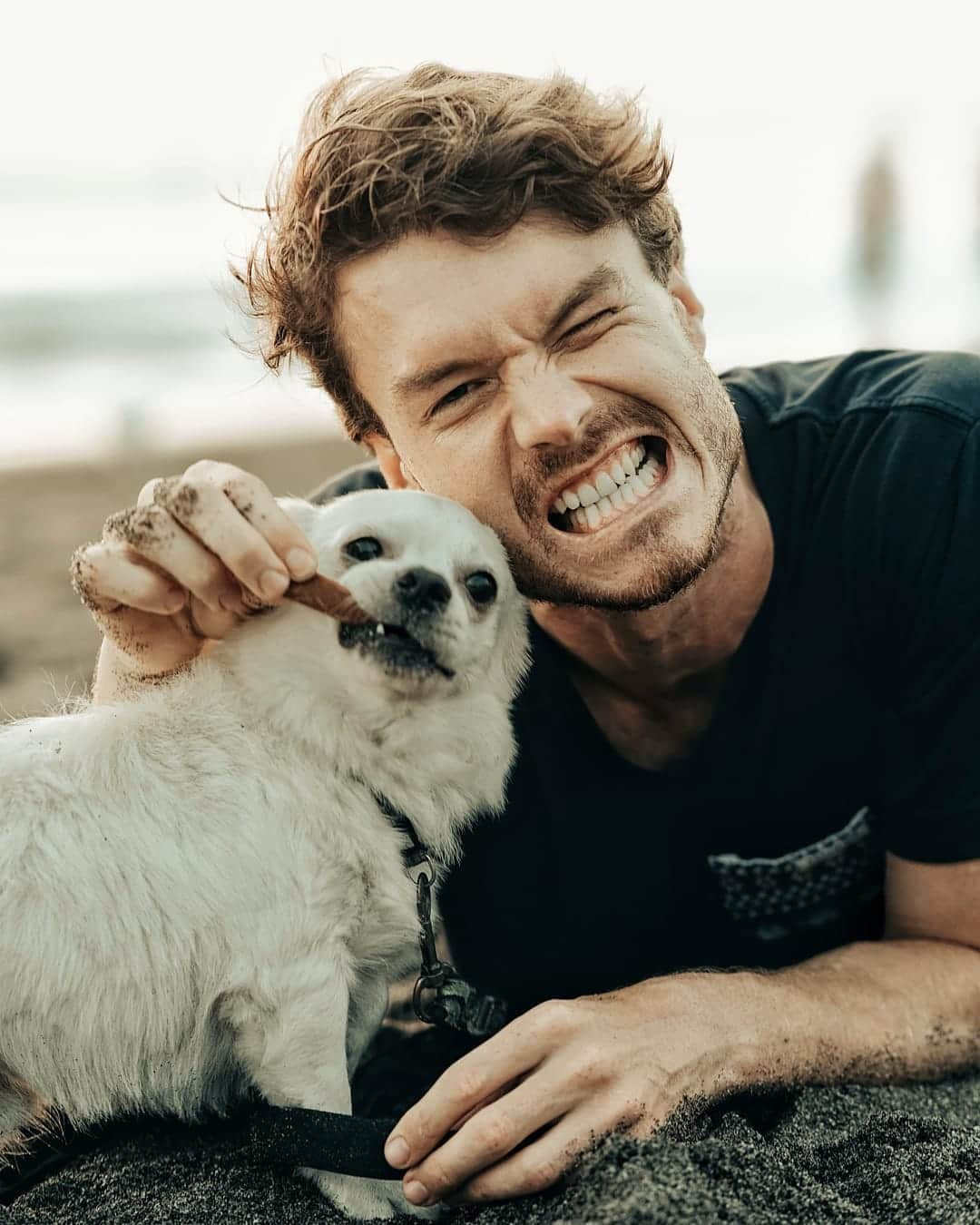 アラン・ディクソンさんのインスタグラム写真 - (アラン・ディクソンInstagram)「Life is ggrrrrrrreat!!! Surround yourself with unconditional love 🐶 @windy_cuttie⁣ ⁣ 👌📷: @vick_azhr ⁣ ⁣ #dogsofinstagram #canggu #bali #balidogs #dogs_of_instagram #animalselfie #feedingdogs #adoptdontshop #wonderfulindonesia #dogs #pupstagram」11月15日 17時50分 - daxon