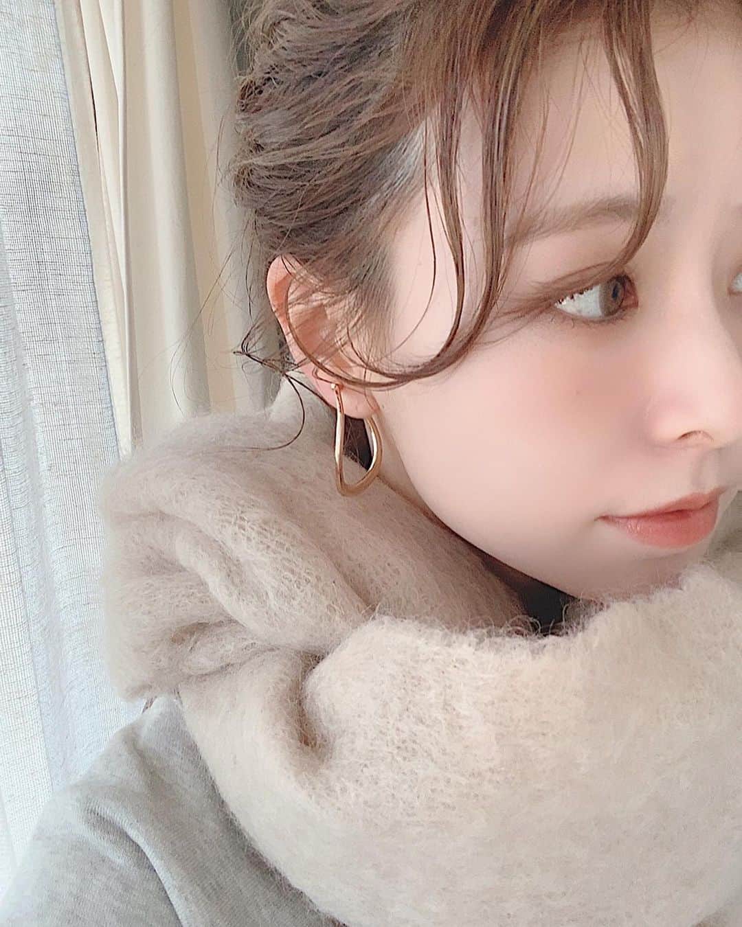 のインスタグラム：「ㅤㅤㅤㅤㅤㅤㅤㅤㅤㅤㅤㅤㅤ この前ソフィーナの店舗でお肌のカウンセリングを 受けてきました🥚 まずは肌解析でお肌の状態をチェックして 4種類のテクスチャーの中から お肌の状態に合ったスキンケアを選んでもらいました ㅤㅤㅤㅤㅤㅤㅤㅤㅤㅤㅤㅤㅤ アルブラン薬用ローションはⅡのややしっとりタイプ、 エマルジョンは軽めのⅠ、 あとプラスで薬用リンクルエッセンスを。 ㅤㅤㅤㅤㅤㅤㅤㅤㅤㅤㅤㅤㅤ しっとりするのに重くない使用感が好み❤︎ アルブランは角層のすみずみまで潤いで満たして 透明感を引き出してくれるんだそう。 自分のお肌の状態を知れて、 より意識しながらスキンケアができるようになったのが嬉しい！ ㅤㅤㅤㅤㅤㅤㅤㅤㅤㅤㅤㅤㅤ 肌解析はソフィーナの店舗で無料で受けられるのでぜひ☺️ ㅤㅤㅤㅤㅤㅤㅤㅤㅤㅤㅤㅤㅤ #アルブラン #alblanc #スキンケア #美肌ケア #alblanc_PR」