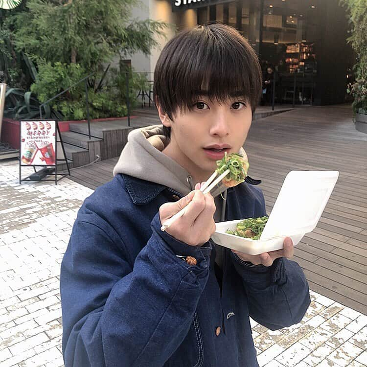 黒田昊夢さんのインスタグラム写真 - (黒田昊夢Instagram)「大阪ぶらり。  観光して、串カツもたこ焼きも 食べて満足満足。最高でした🤤  そしてそして、単独イベント 本当にありがとうございました🤦‍♂️ 直接沢山話せて楽しすぎた。 また会いましょう✌️😎 #大阪グルメ #大阪観光」11月15日 18時01分 - hiro_crown.0910