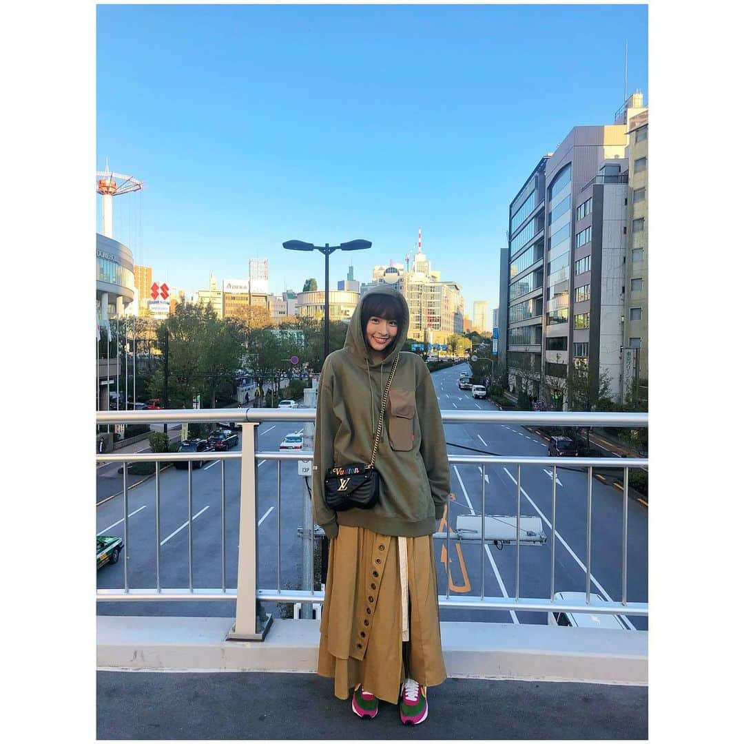 峮峮さんのインスタグラム写真 - (峮峮Instagram)「來日腳痠🦶🏼🦶🏼🦶🏼 #今日のコーデ #スニーカー女子」11月15日 18時04分 - qun_04