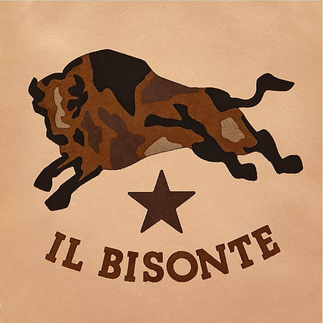 イルビゾンテのインスタグラム：「A skillful fusion of our natural cowhide with a very special logo. ☆ #ILBISONTE」