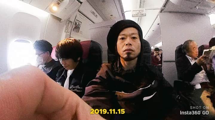 上中丈弥のインスタグラム：「沖縄でいろいろしましてクタクタの腹いっぱいです😂 明日も「これでいいのだ」な1日にするのだ。  #イナ戦 #イナズマ戦隊」