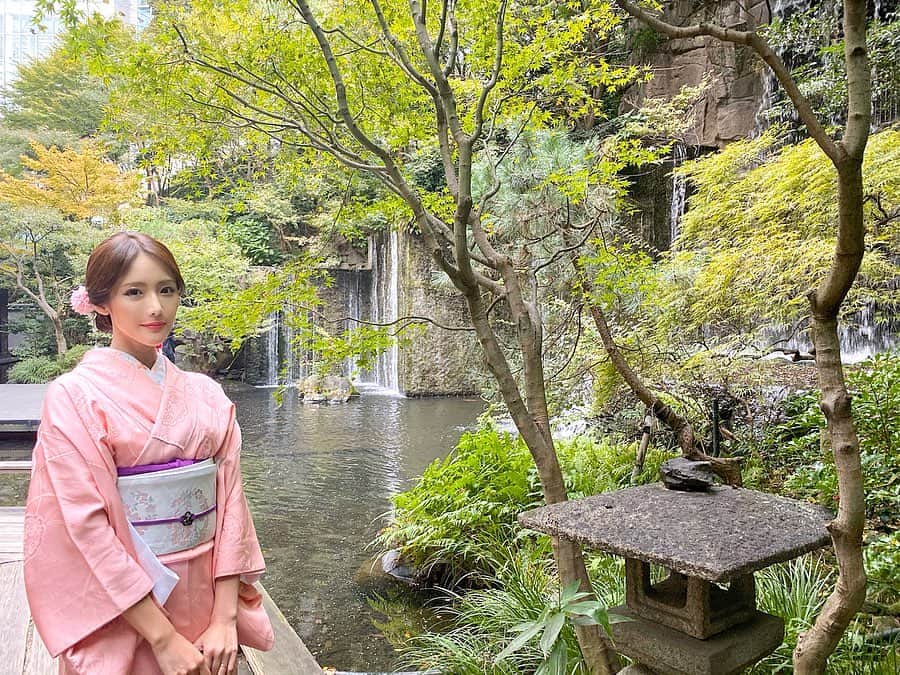 のインスタグラム：「Recently, I like to talk about cultural differences with foreigners.﻿ 🇯🇵🌏﻿ I’d like to learn a lot of culture of each country and history. But, before that I want to be able to speak English. 🥺﻿ There are many things I want to know. ﻿ ﻿ ﻿ ﻿ #kimono #japanese #japanesecalture #ikebana #ikebanaflowers  #japanesestyle #gajyoen #雅叙園 #着物 #日本 #いけばな　#いけばなx百段階段2019  #百段階段　#百段階段2019 #庭園 ﻿ ﻿ We went to gajyoen.﻿ spent a great day.﻿ 📸with My mom.」