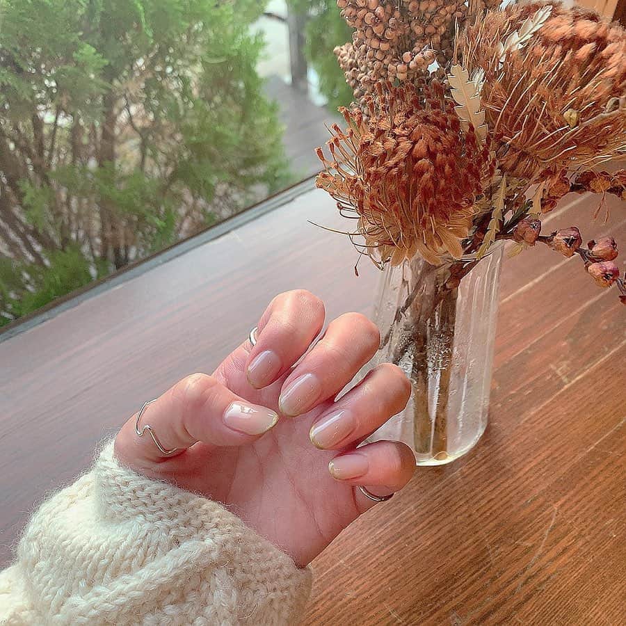 前田亜美のインスタグラム：「. . 久しぶりにnailしました¨̮. . . なちゅらるですう。. . おにかわいい。おに。👹. . @hinako__osawa さんにお願いしました🥺🥺🥺🥺. . #にゅあんすネイル か迷ったけど… シンプルにピンクベージュに細めのゴールド。. . 本当に丁寧だしオシャレだし上手くて最高でした🥺🥺ありがとうございます¨̮. . 爪可愛いと気分も上がるしずっとみちゃう笑 . みんなも行ってみてね𓀠 . #nail #ネイル #ジェルネイル」