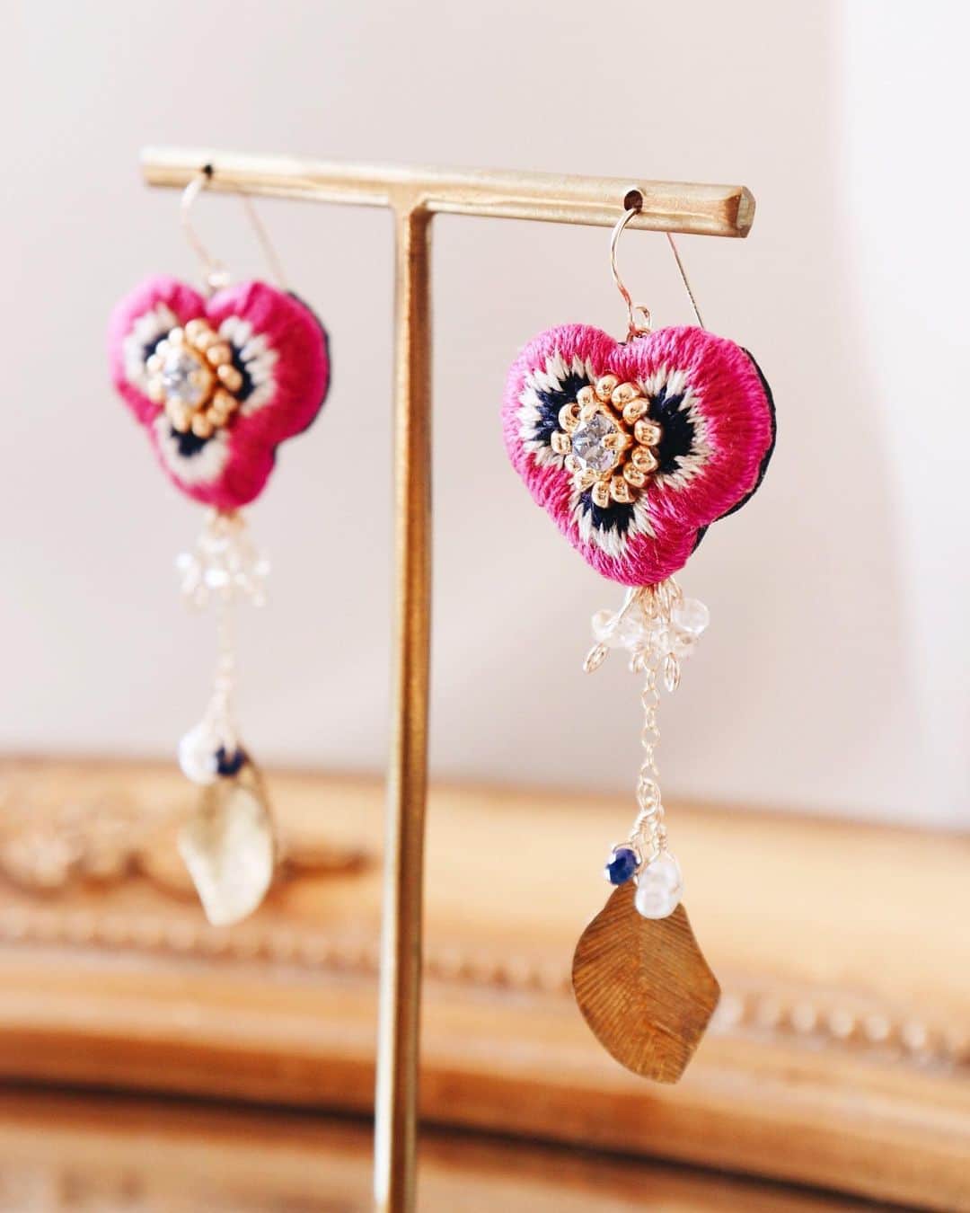 handmade shopのインスタグラム：「11/16(土)21:00〜online shopオープン!!﻿ ﻿ ただいまonline shopで商品を﻿ ご覧いただけます🌼﻿ ﻿ プロフィールのリンクからご覧ください﻿」