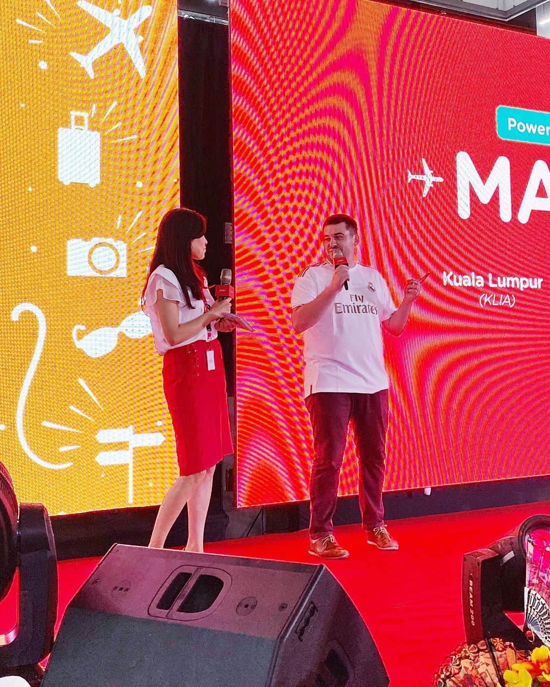 エアアジアさんのインスタグラム写真 - (エアアジアInstagram)「Soon, you’ll be able to book your flights to Madrid, London, Dubai, Istanbul, and many more at airasia.com!  Starting tomorrow, through our new strategic partner, Kiwi.com, you can now book your flights beyond AirAsia routes, operated by other airlines!  Stay tuned as we’re giving limited all-in fare return to Madrid, Spain starting at RM99! 🇪🇸 Tag your friends on the comment section below to share with them this amazing news. 😎✈️🌍 _ #AirAsia #flytheworldchampion」11月15日 19時01分 - airasiasuperapp