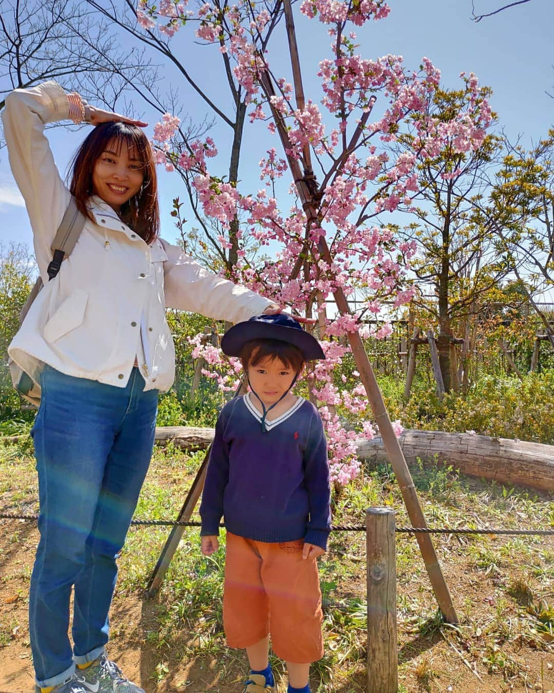 清野紗耶香さんのインスタグラム写真 - (清野紗耶香Instagram)「今年も残すところあと1ヶ月半余り！ と、いうことで過去picですが載せてなかったもの載せつつ思い出振り返りしていきます。 . . 4月。動物園🦒梅の花綺麗。背比べ。 こーたこの頃身長103.0cm！ . .  20190405🎂mybirthday #4歳#まめちょびん#息子とツーショット #おとこのこのママ  #ig_kids  #instakids #キズナ#love_kodomo_japan #コドモダカラ #ままのて #はぐピク  #ママカメラ  #子育てぐらむ#ママリ#ママタス#コドモノ  #里山ガーデン#ガーデンネックレス横浜 #ズーラシア#よこはま動物園ズーラシア」11月15日 19時12分 - seino_sayaka