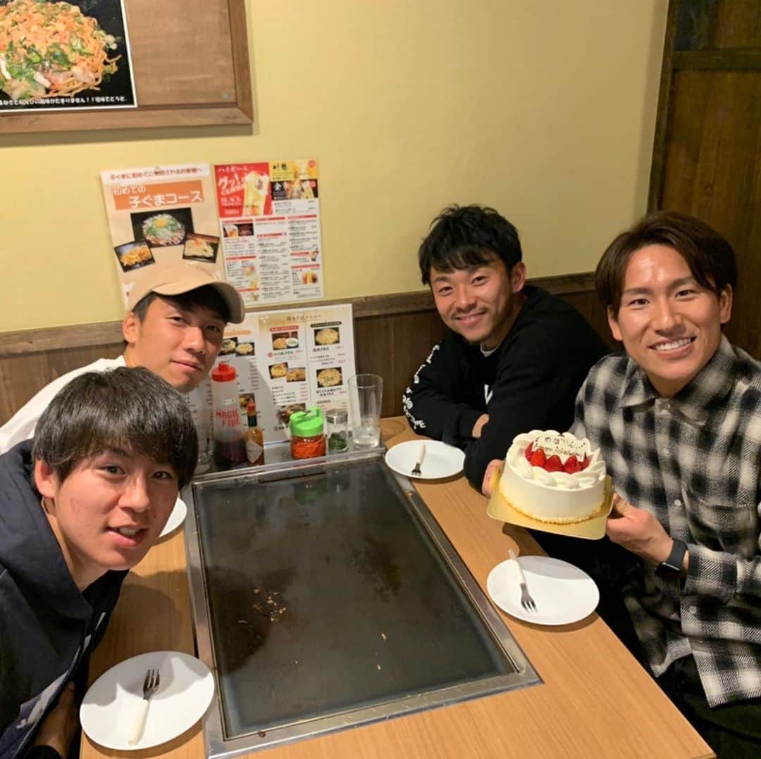 のインスタグラム：「# #ありがとう #誕生日ケーキ🎂 #ネームプレート #まさかののぼりん #阿部ちゃんとヤスからアップルウォッチ #ホクティーからネクタイ #知念と竜也からスニーカー #コバくんからSwitchとポケモン #みんなありがとう #大切に使います🙏」