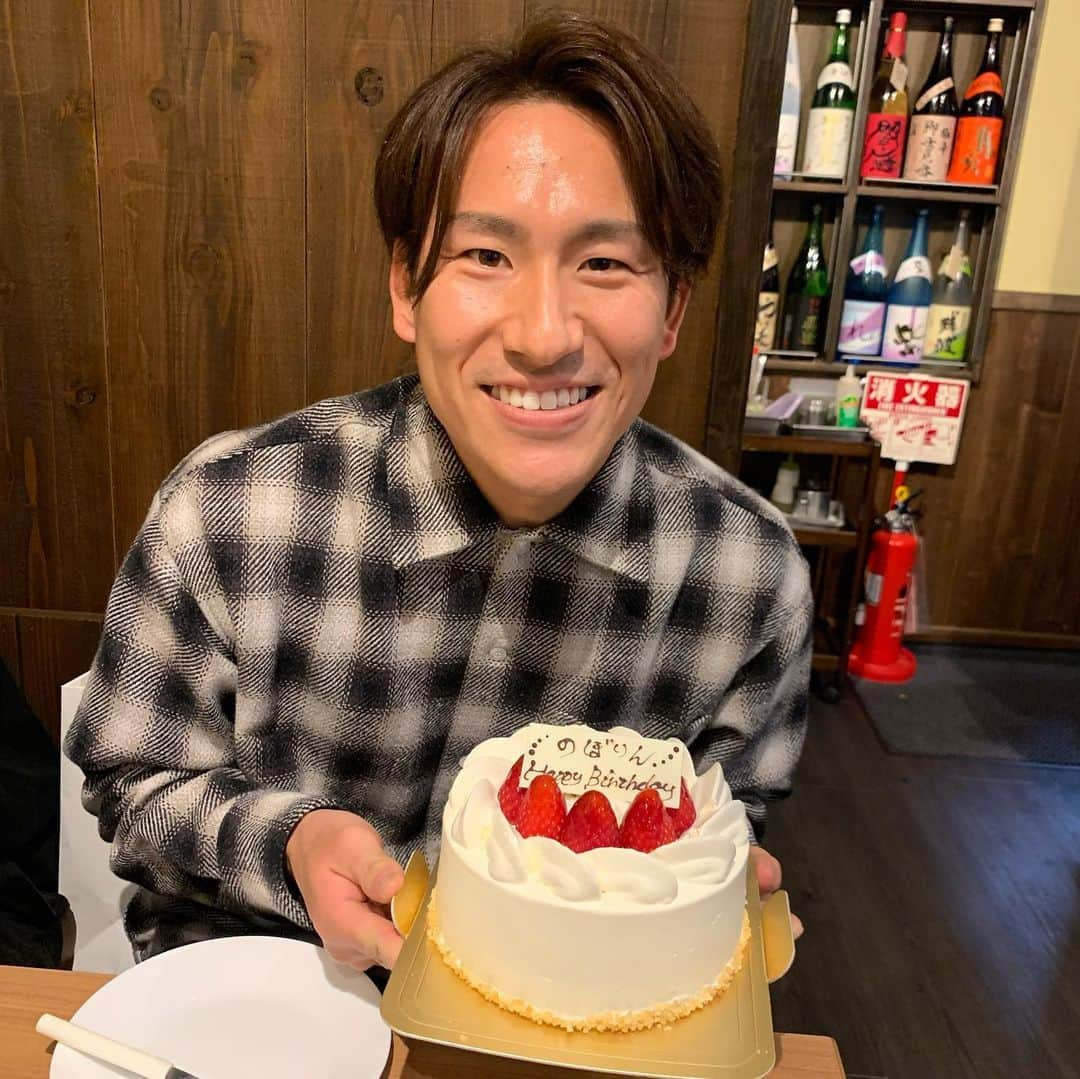 脇坂泰斗さんのインスタグラム写真 - (脇坂泰斗Instagram)「のぼりくんhappy birthday  2日遅れでのぼりくんの誕生日を祝いました🎂 プレゼントも喜んでくれましたが、強めのツッコミをするともっと喜ぶのでこれからも喜ばせたいと思います🤭  #のぼりくん #のぼりん #登里享平 #悠さんの次に顔丸いアベちゃん #帽子がゾウさんの北斗君 #ホクtea」11月15日 19時13分 - yasuto_wakizaka