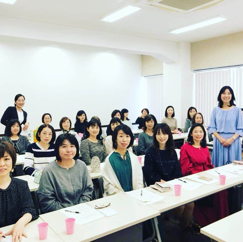 桑原麻美さんのインスタグラム写真 - (桑原麻美Instagram)「遅くなりましたが、﻿ 日曜日の#大人の女子会 のご報告♪﻿ ﻿ #満席御礼 で開催し、#アンケート は、﻿ 皆様から「満足」というご評価を﻿ いただきました。﻿ ﻿ ありがとうございます♡﻿ ﻿ ますます美しく、若々しい声で﻿ これからを過ごしていきましょう✨﻿ ﻿ ・・・・・・・﻿ アナウンサーが教える﻿ 声と話し方の無料メルマガ﻿ プロフィールから登録してね♡﻿ @asami _kuwabara﻿ ﻿ #アナウンサー﻿ #フリーアナウンサー﻿ #司会者﻿ #話し方講師﻿ #桑原麻美 #話し方レッスン名古屋﻿ #声筋トレ﻿ #つながるボイス﻿ #ビマビラボ﻿ ﻿ ﻿ ﻿ ﻿」11月15日 19時09分 - asami_kuwabara