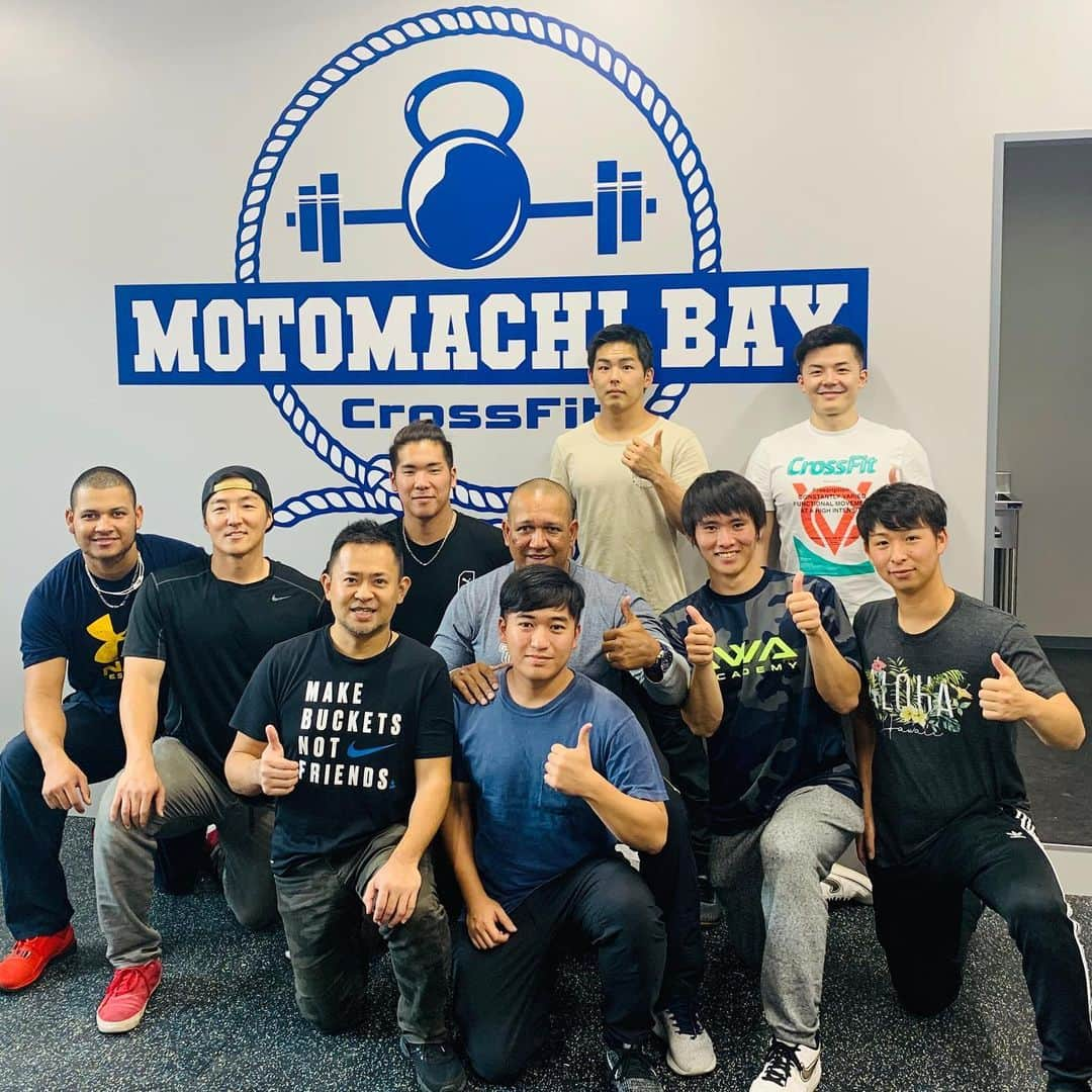 アレックス・ラミレスさんのインスタグラム写真 - (アレックス・ラミレスInstagram)「My wife’s @crossfitmotomachi is almost finished and ready to go! Thank you guys for all your wonderful support today! Coach @kokisato1111 @takuro_92 #crossfitmotomachibay」11月15日 19時09分 - ramichan3