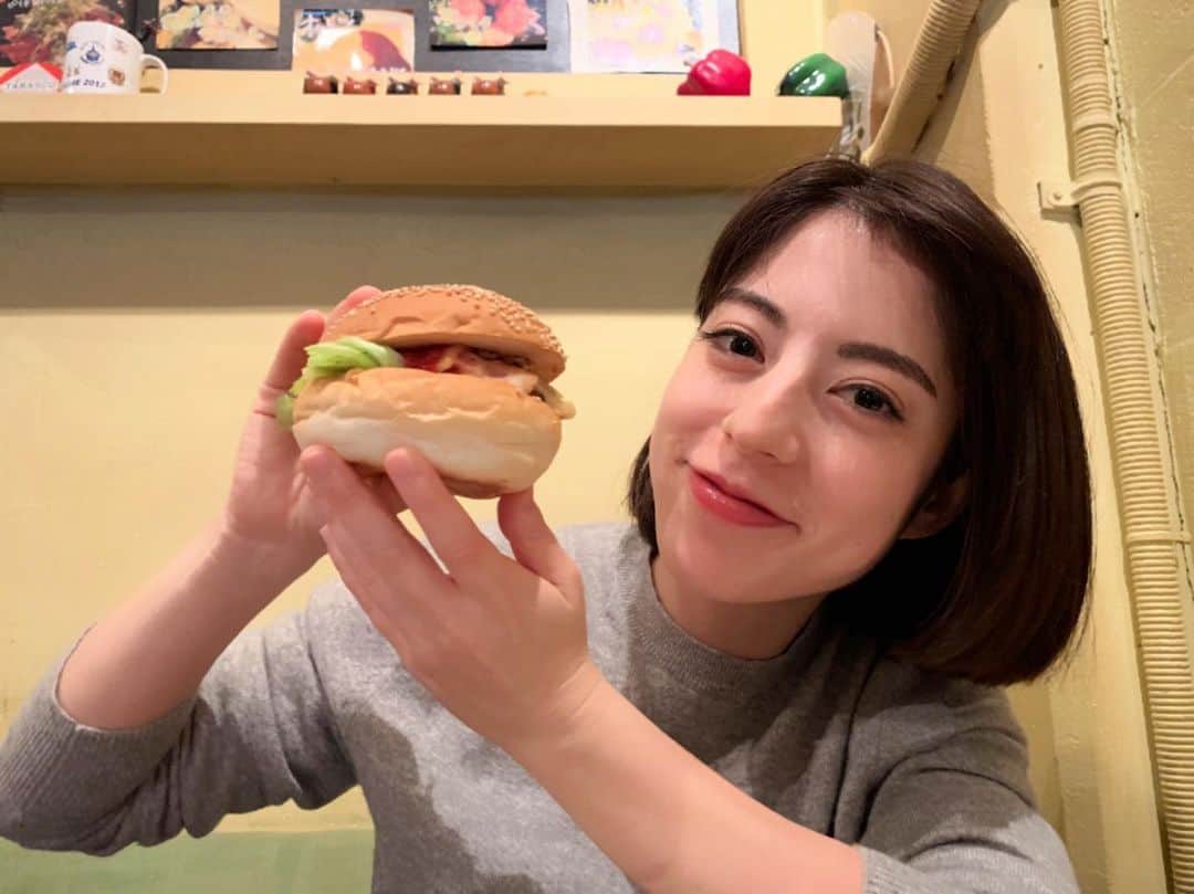 薄田ジュリアのグルメインスタ