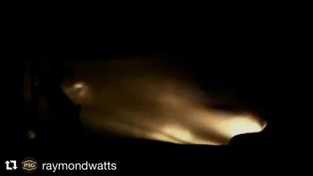 のインスタグラム：「レイモンドがアップしてた懐かしいライブ映像 1994年 俺も参加したSchaftのツアー 初めてレイモンドに会った時、背のデカさと声量のデカさに圧倒された。 今でも本当に圧倒的なボーカリストだよ。 レイモンド、次はPIGのワールドツアーに俺を呼んでくれ🥁 #Repost @raymondwatts with @get_repost ・・・ Watts performing the song Fetid Air with Schaft in Tokyo 1994. With @motokatsu_dr, Imai Hisashi and Maki Fuji. Originally released on the Schaft album Switchblade. See the whole video on YouTube at pig band official  Music and words by Watts. #schaft #raymondwatts #schaft #fetidair #switchblade #motokatsu #imaihisashi #makifuji Thanks to @egabrieledvy」