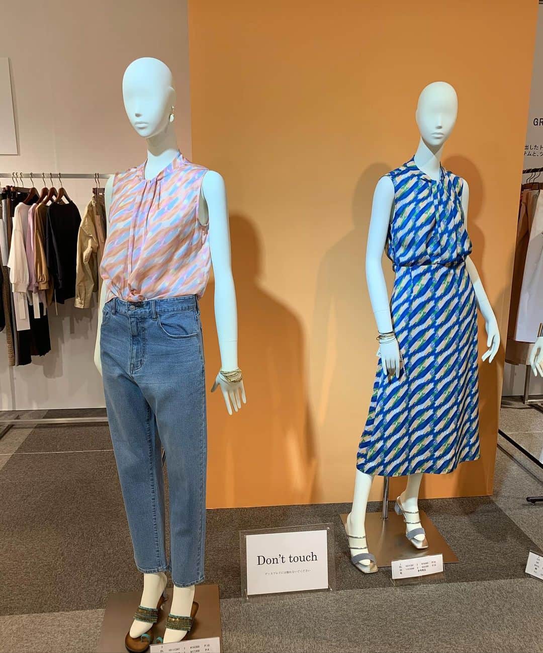 篠原菜月さんのインスタグラム写真 - (篠原菜月Instagram)「LOUNIE @lounie_jp の春物展示会へ行ってきました！カラーセットアップやボリュームスリーブトップス、ワンピースがとっても気になりました！🌸 この春一番の注目はシアー素材だそう😍仕事でたくさん着れそうなトップスをオーダー！春が楽しみ‼︎ ・ ・ ・ #LOUNIE#ルーニー#春物#展示会#2020springcollection#2020spring#春物#ニット#ブラウス#パンツ#ワンピース#仕事服#セットアップ#シアー素材」11月15日 19時39分 - natsukishinohara
