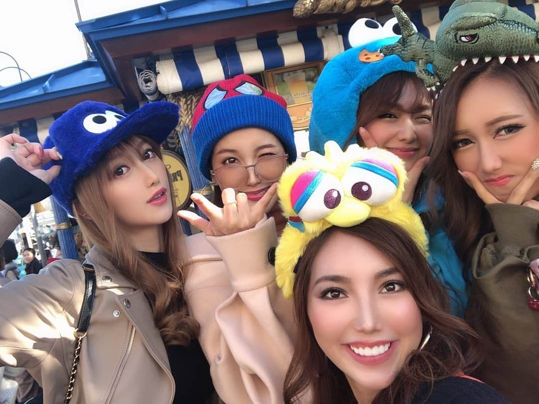 金山睦さんのインスタグラム写真 - (金山睦Instagram)「USJ楽しすぎました❤️💙💛 アトラクションは、私には激しすぎてフラフラなったけどww  明日は大阪で　K-1 KRUSH FIGHT です🥊 観に来てねー✨✨ @k1wgp_pr @pigroom_gravure  #krush  #k1 #USJ #ユニバ　#ユニバーサルスタジオジャパン　#大阪」11月15日 19時41分 - kanayama_chika