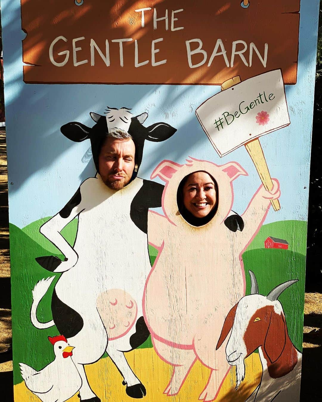 ランス・バスさんのインスタグラム写真 - (ランス・バスInstagram)「Today on @thedailypopcast, we finally get to visit @thegentlebarn! They have one in Nashville and St. Louis also. So go support your local gentle barn! ❤️🐐 #TheDailyPopcast」11月15日 19時49分 - lancebass