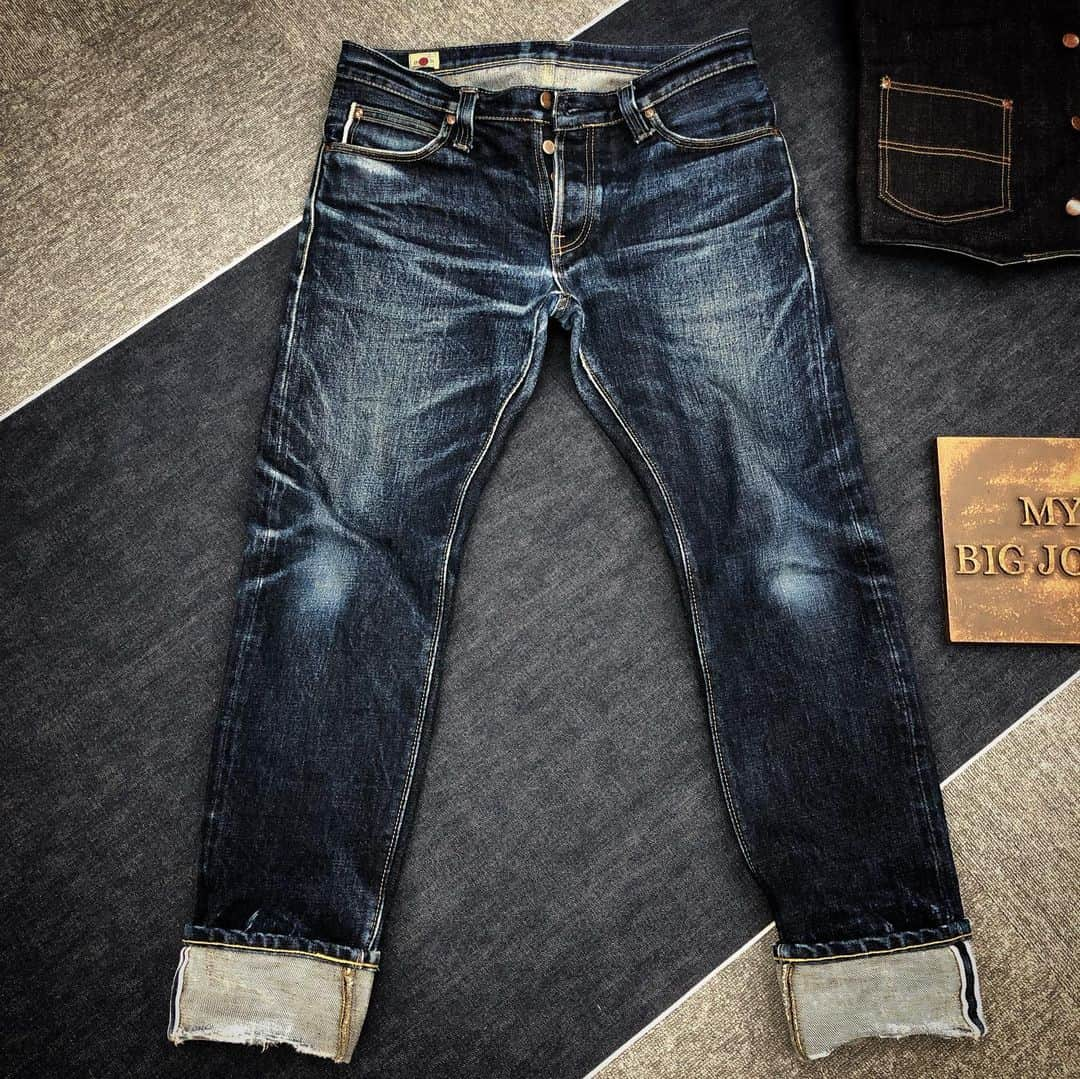 BIG JOHNさんのインスタグラム写真 - (BIG JOHNInstagram)「スタッフ👖onishi👖 23オンスジーンズ【M106G】 23オンスベスト【MT602】 穿き込みレポート👖 ジーンズ 9th湯洗い後32日👖 計416日着用👖 ベスト リジット9日着用👖 児島ジーンズストリート、ビッグジョン児島本店、大阪市南船場、ビッグジョン大阪店、祐天寺駅 西口2、ビッグジョン東京店、BIGJOHN ONLINE SHOPで好評発売中👖 @bigjohnshop @bigjohntokyo @bigjohnosaka #bigjohn #bigjohnjeans #jeans #denim #23oz #japan #okayama #kurashiki #kojima #kojima-jeans-street #jeans-street #coordinate #outfit #mystyle #denimcode #nanocolloid #nano #toughjeans #tough #selvedgejeans #selvedge #tax-freeshop #tax-free #denim-street #kurashiki-denim-street  #setouchi #ootd」11月15日 19時52分 - bigjohnjeans