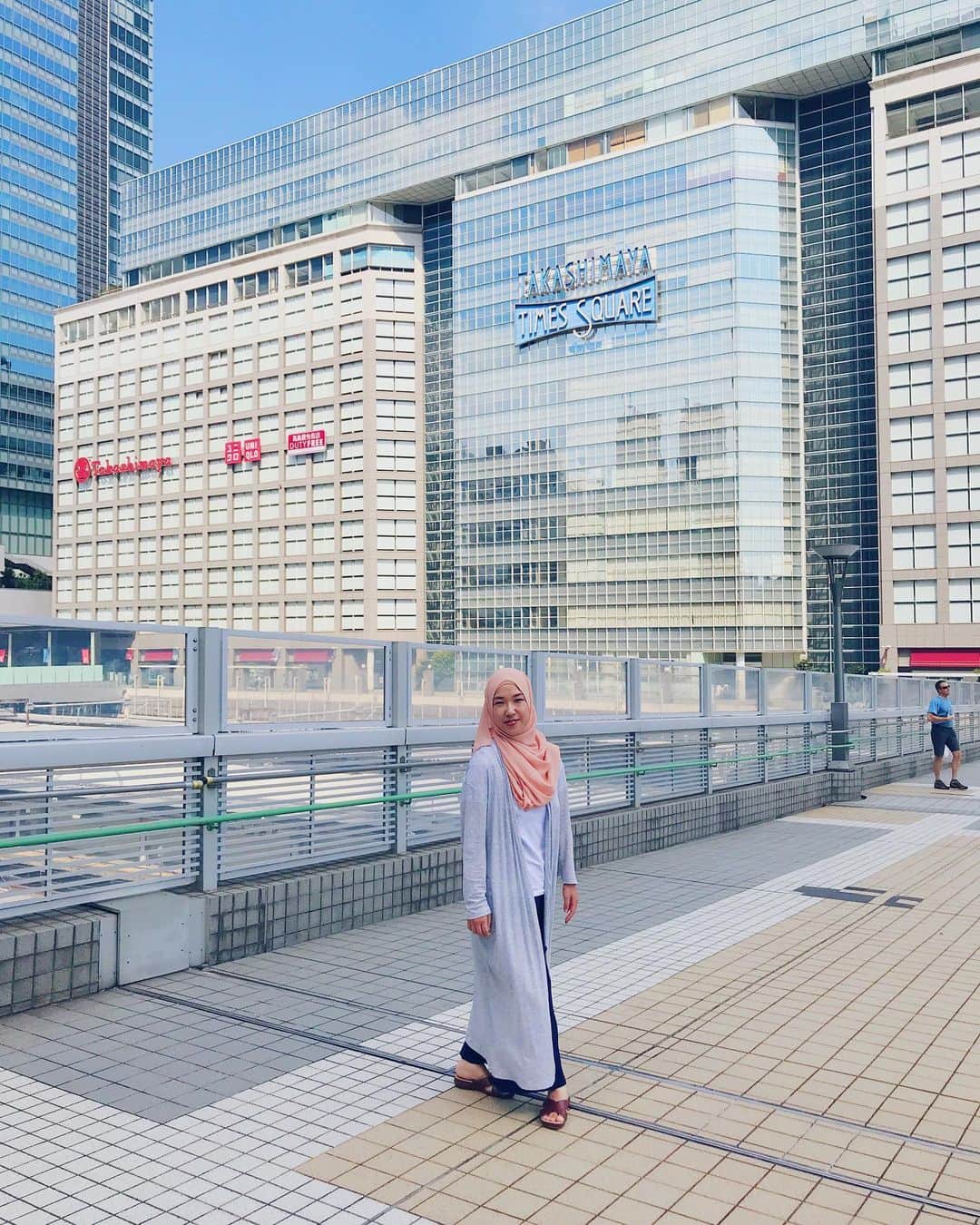 Risa Mizunoのインスタグラム：「Have you been to Shinjuku? It’s one of my favorite areas in Tokyo for jalan-jalan and I find many Hijabi these days🧕❤️ so I shared my Vlog on Youtube to show where we can find a prayer room in Shinjuku! Hope it helps for your travel planning ✨  #japanesemuslim #japanesemuslimah #muslim #muslimah #japan #tokyo #shinjuku #japanese #muslimahtokyo #hijab #travel #japantrip #tokyotrip #traveljapan #japanlife #musliminjapan #🇲🇾 #🇯🇵 #shinjuku」