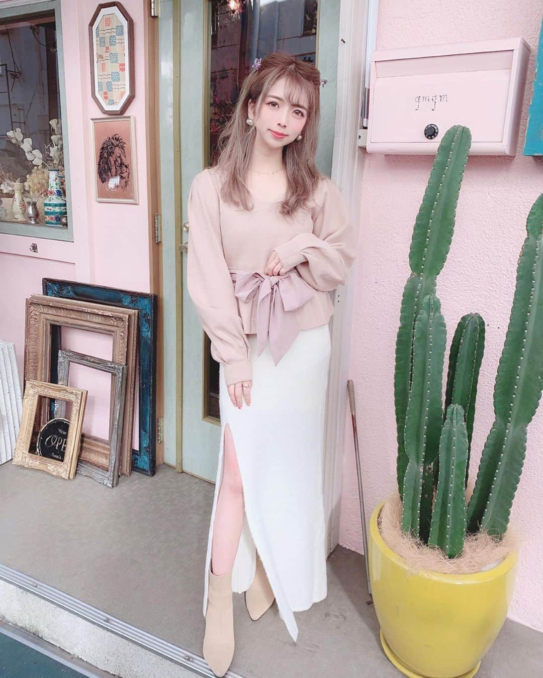 エリンコさんのインスタグラム写真 - (エリンコInstagram)「🎀 . リボン2wayタイプのニット🧶💕 . @miia_official の #褒められニット着たよ💗 . . #ニット #秋コーデ #ベージュコーデ #リボン #miia #女子会 #女子会コーデ #えりんコーデ #えりんこヘアアレンジ #えりんこカフェ巡り」11月15日 20時06分 - erinko0315