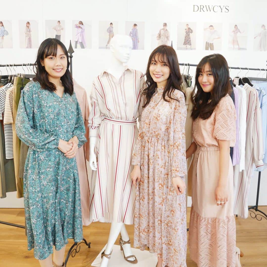 のインスタグラム：「* #DRWCYS @drwcys_official  の 春夏展示会へ🥰👗💐💓 プレスの原田さんとあやなんと💓 花柄のワンピースが好きでついつい同じ様なものを何着も買ってしまって きっと毎度同じ服着てんなと思われとるんけど でもねやっぱり今回も花柄ワンピースが可愛い…💐ヨネ」