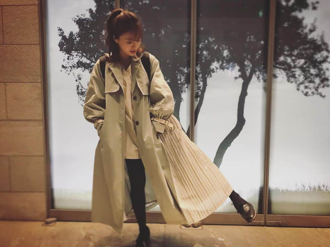 堀有里さんのインスタグラム写真 - (堀有里Instagram)「久々の投稿！☺️ #ootd #AMERI #happy #fashion #thankyou #love #coordinate  #コート #トレンチコート #アメリ #全身コーデ #可愛い #ハッピー #ありがとう」11月15日 19時58分 - _horiyuri_