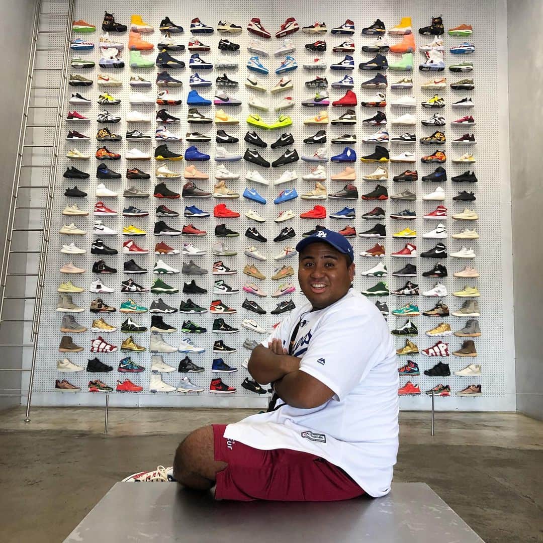 アントニーのインスタグラム：「flightclub  #flightclub」
