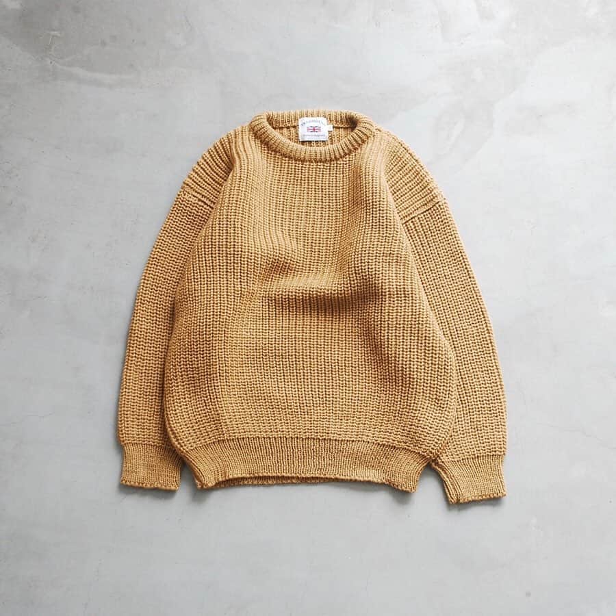wonder_mountain_irieさんのインスタグラム写真 - (wonder_mountain_irieInstagram)「_ TRADHOUND / トラッドハウンド “3009 OFF SHOULDER CREW NECK” ￥20,900- _ 〈online store / @digital_mountain〉 https://www.digital-mountain.net/shopdetail/000000008545/ _ 【オンラインストア#DigitalMountain へのご注文】 *24時間受付 *15時までのご注文で即日発送 *1万円以上ご購入で送料無料 tel：084-973-8204 _ We can send your order overseas. Accepted payment method is by PayPal or credit card only. (AMEX is not accepted)  Ordering procedure details can be found here. >>http://www.digital-mountain.net/html/page56.html _ #TRADHOUND #トラッドハウンド #聖林公司 _ 本店：#WonderMountain  blog>> http://wm.digital-mountain.info/blog/20191115-1// _ 〒720-0044  広島県福山市笠岡町4-18  JR 「#福山駅」より徒歩10分 (12:00 - 19:00 水曜、木曜定休) #ワンダーマウンテン #japan #hiroshima #福山 #福山市 #尾道 #倉敷 #鞆の浦 近く _ 系列店：@hacbywondermountain _」11月15日 20時01分 - wonder_mountain_