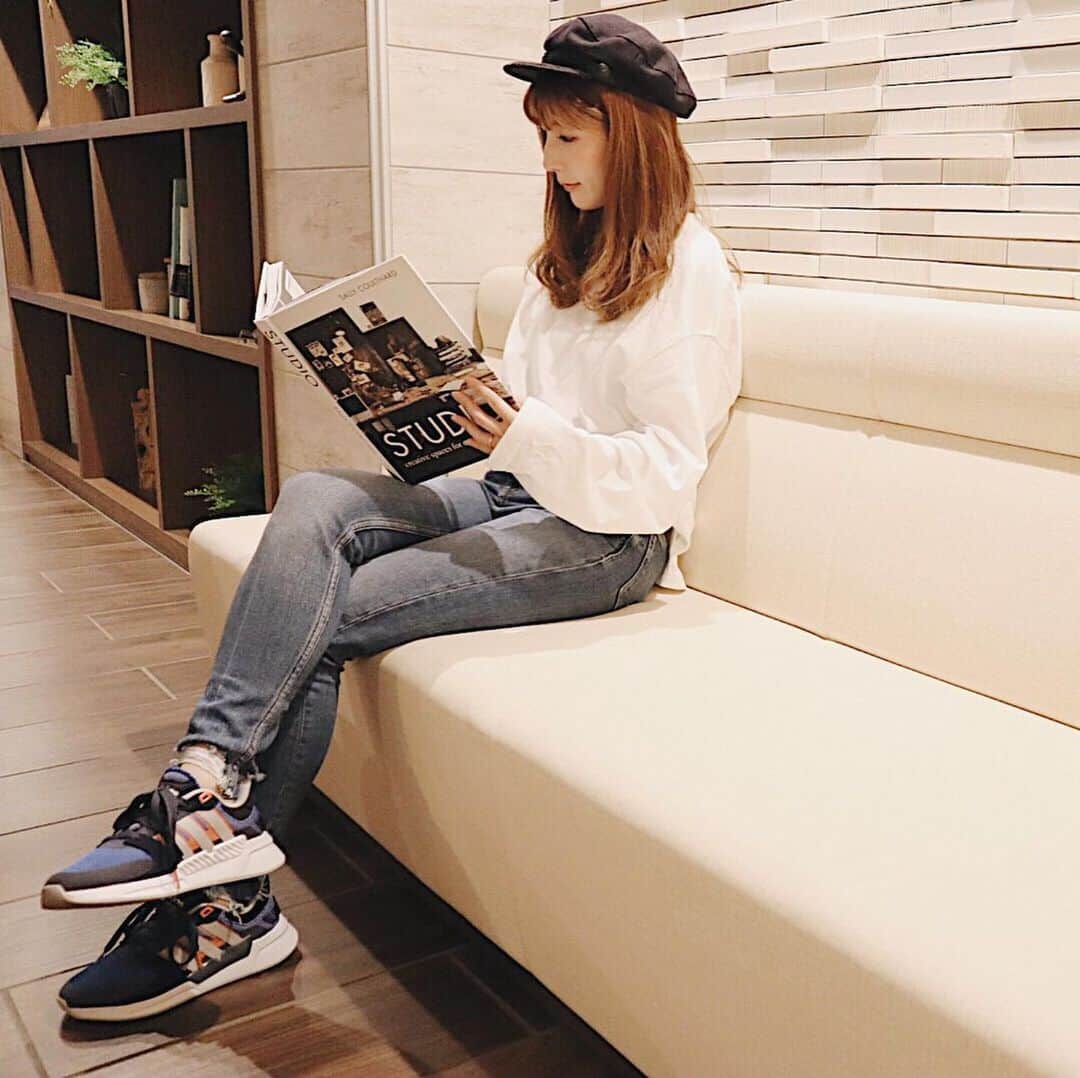 のインスタグラム：「. @kipochann  adidas RUN90S アッパーにレザーやネオプレン、メッシュを組み合わせ、立体的な表情を持たせたデザイン。 本体価格 7,990円+税  全国のASBeeで販売中！ ※店舗により取扱商品は異なります。売り切れの際はご容赦ください。 お近くの店舗はプロフィールリンクから  #adidas #アディダス #ASBee #アスビー #シューズ #スニーカー #kicks #shoes #sneaker #sneakers #fashion #instafashion」